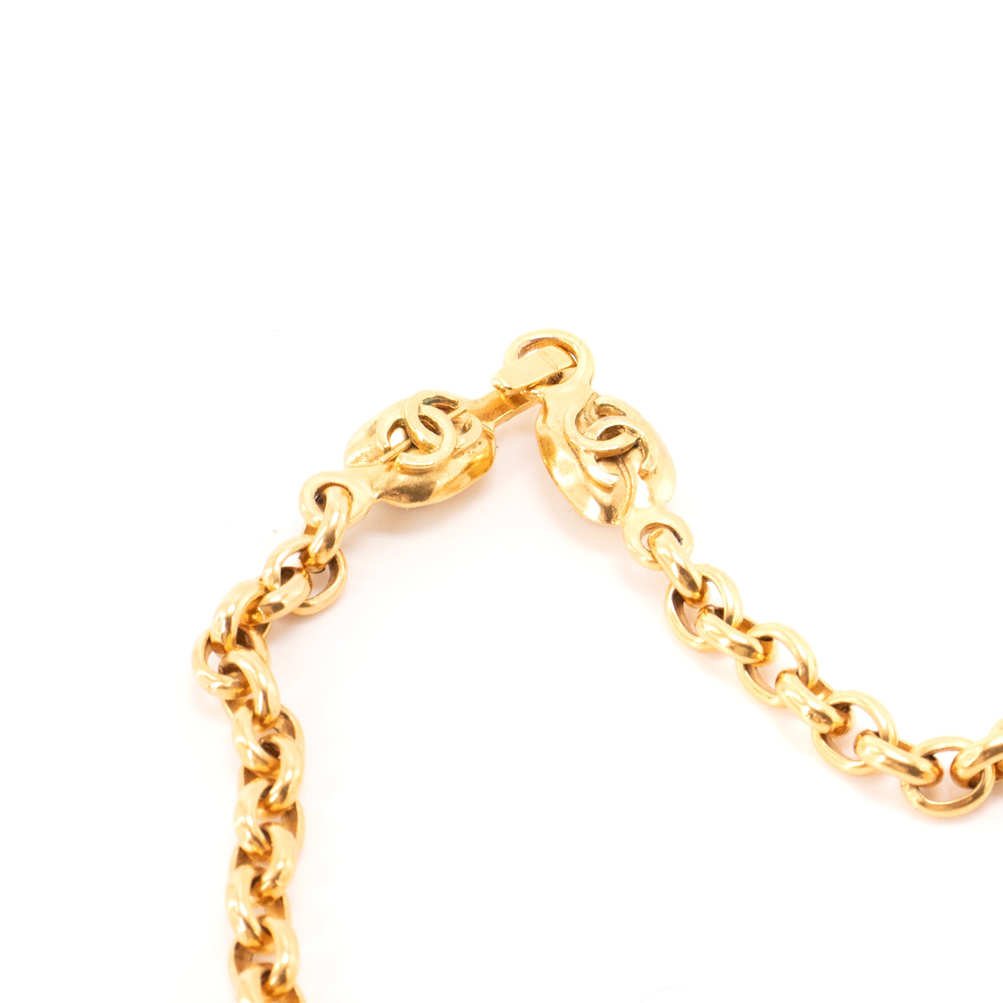CHANEL - Collier CC Chanel en métal doré vintage