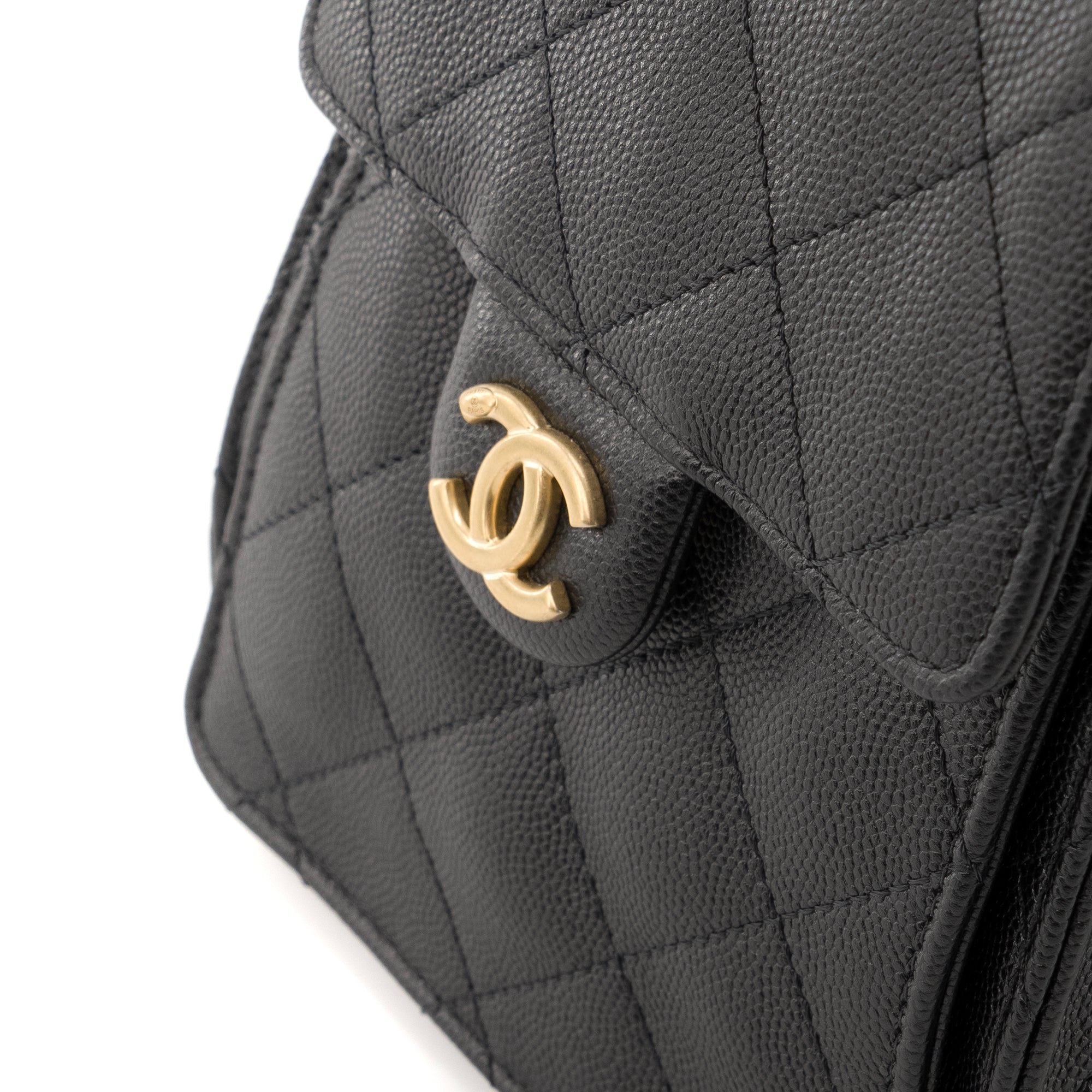 CHANEL - Sac à épaule Chanel 25 en cuir caviar noir
