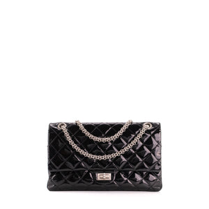 CHANEL - Sac à bandoulière 2.55 Chanel en cuir verni noir