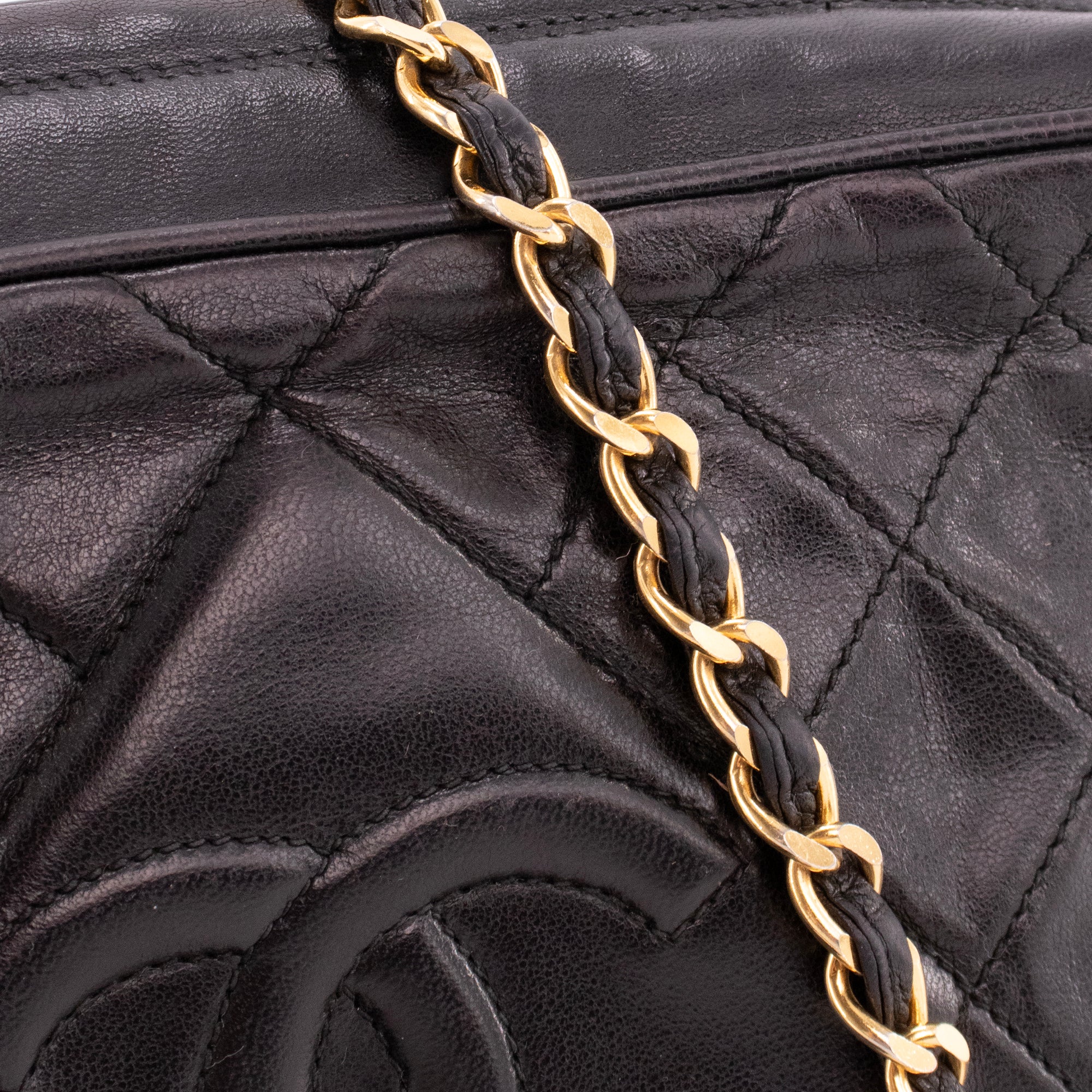 CHANEL - Sac à bandoulière Camera Chanel en cuir lisse noir vintage