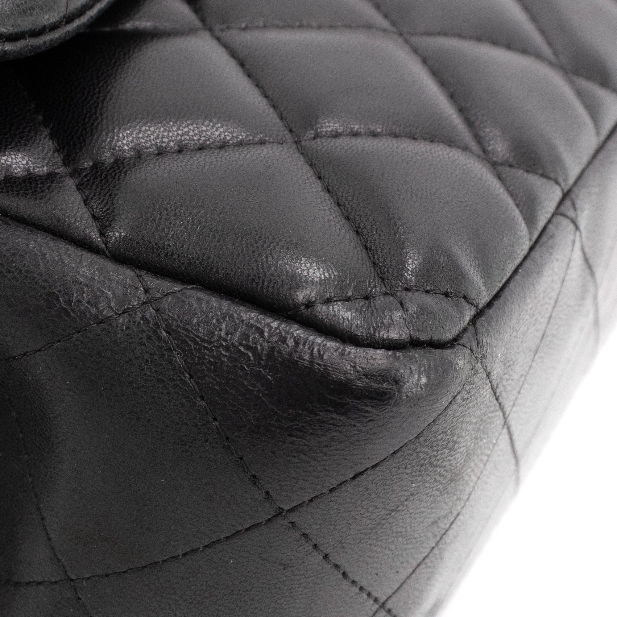 CHANEL - Sac à bandoulière Classique/Timeless Jumbo Chanel en cuir lisse noir