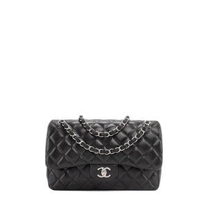 CHANEL - Sac à bandoulière Classique/Timeless Jumbo Chanel en cuir lisse noir