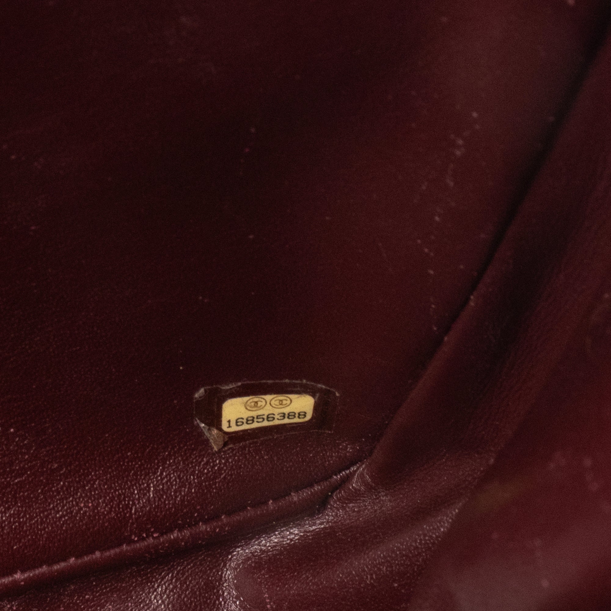 CHANEL - Sac à bandoulière Classique/Timeless Jumbo Chanel en cuir lisse noir