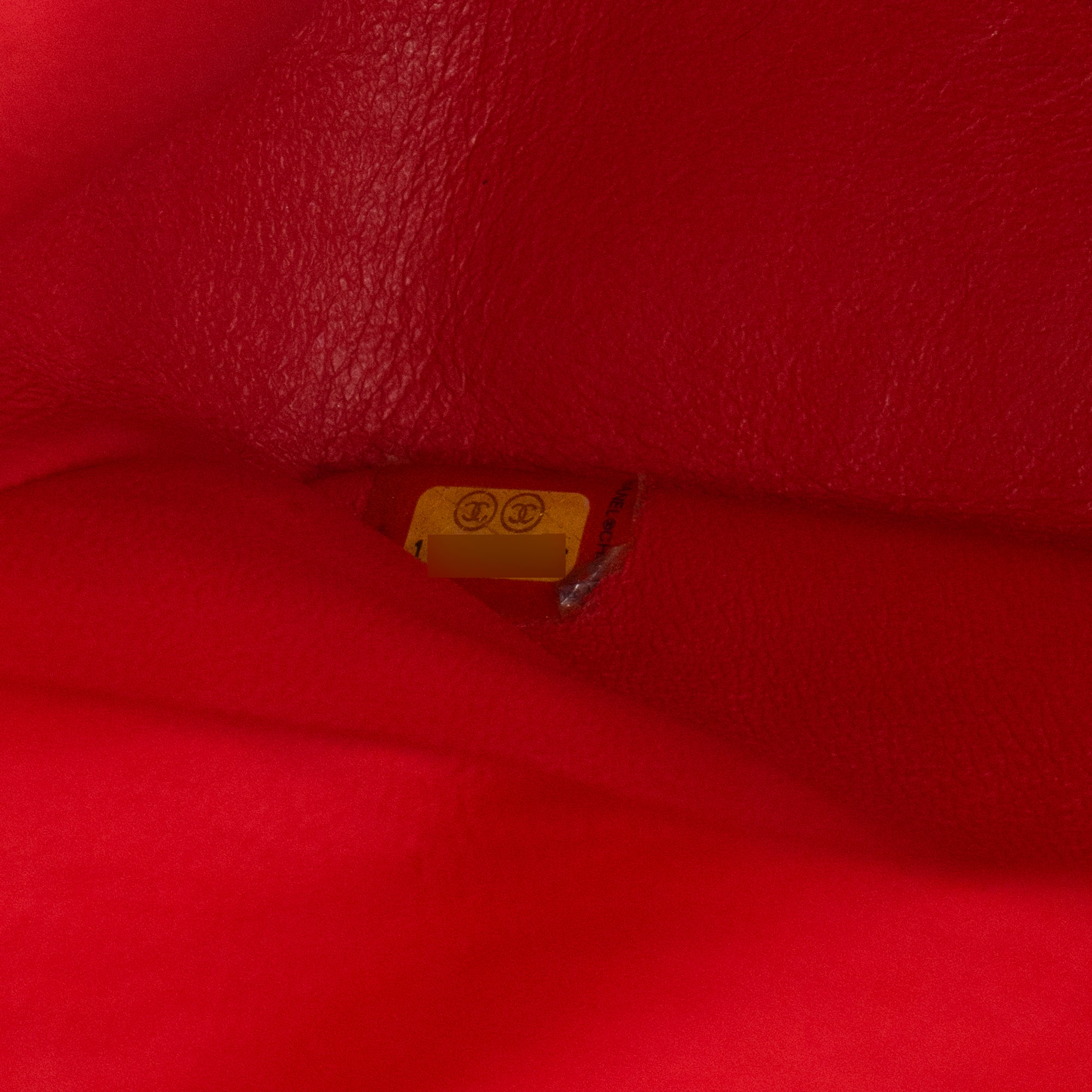 CHANEL - Sac à bandoulière Classique/Timeless Jumbo Chanel en cuir verni orange