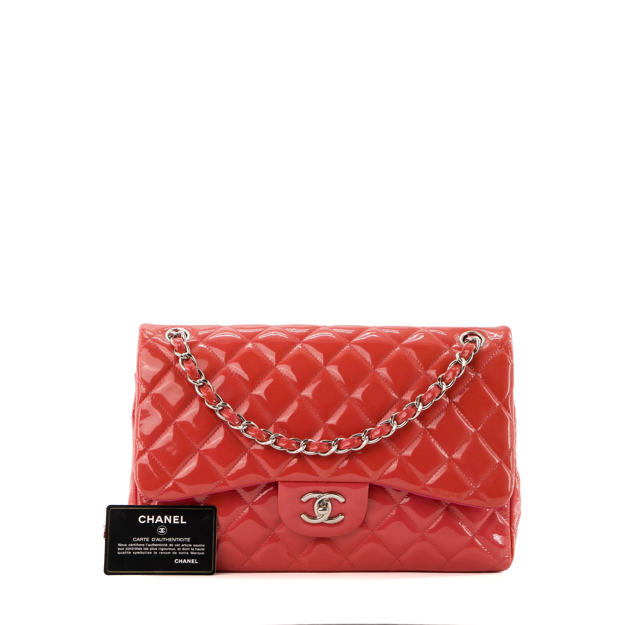 CHANEL - Sac à bandoulière Classique/Timeless Jumbo Chanel en cuir verni rose