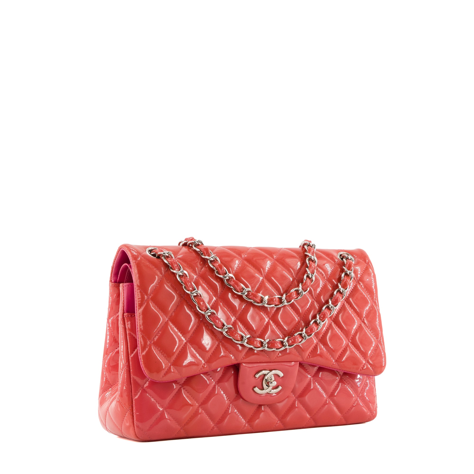 CHANEL - Sac à bandoulière Classique/Timeless Jumbo Chanel en cuir verni rose