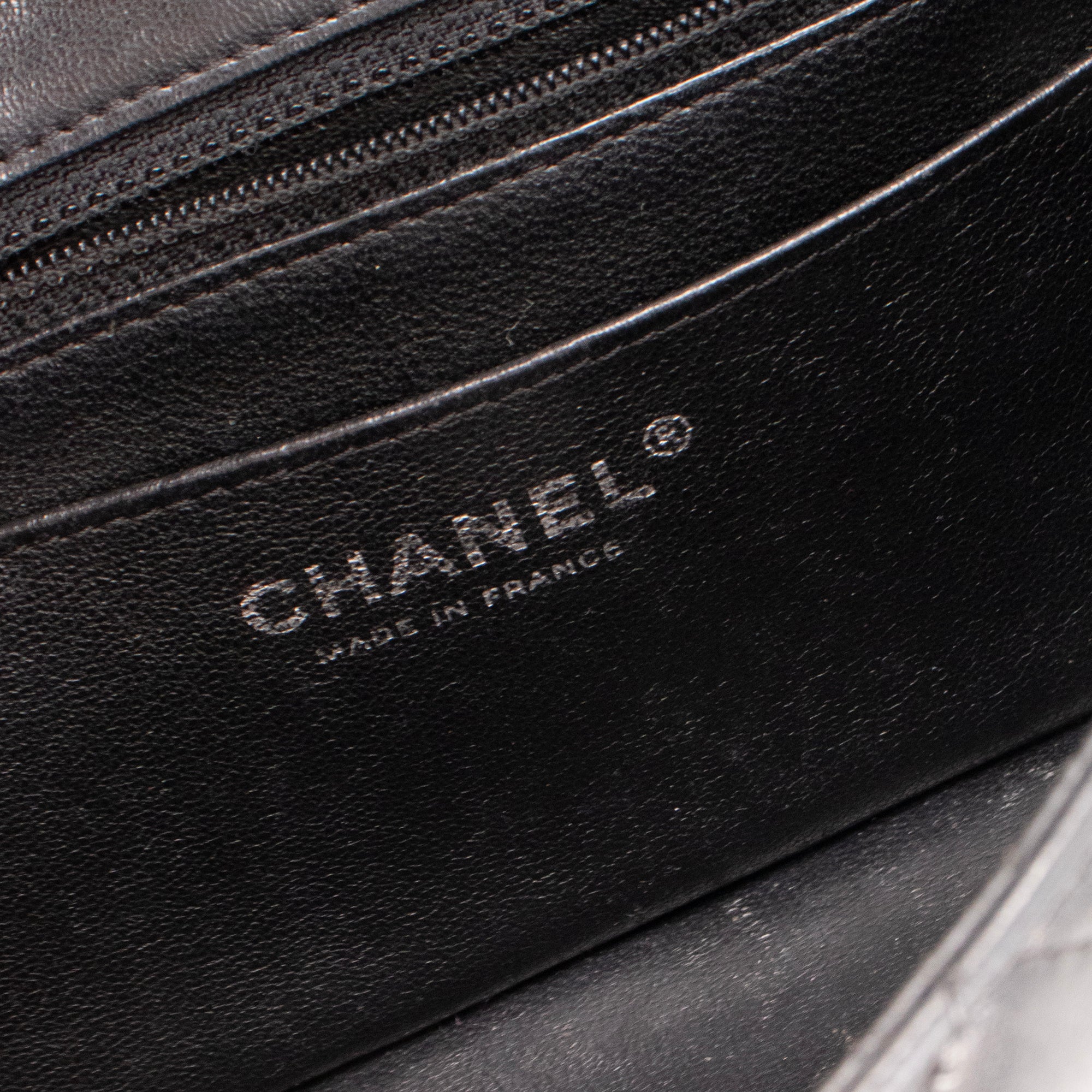 CHANEL - Sac à bandoulière Classique/Timeless Mini rectangle Chanel en cuir noir