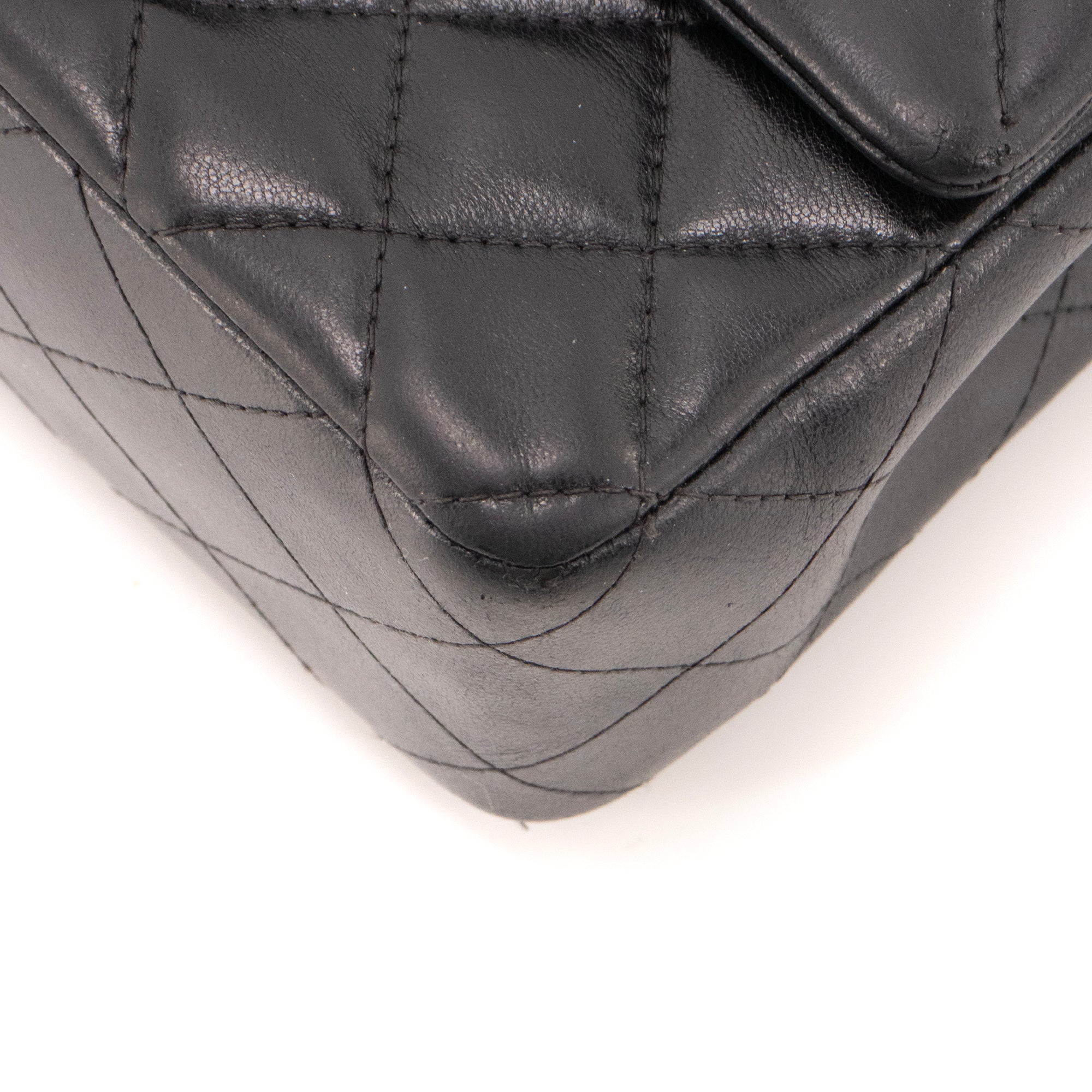 CHANEL - Sac à bandoulière Classique/Timeless Mini rectangle Chanel en cuir noir