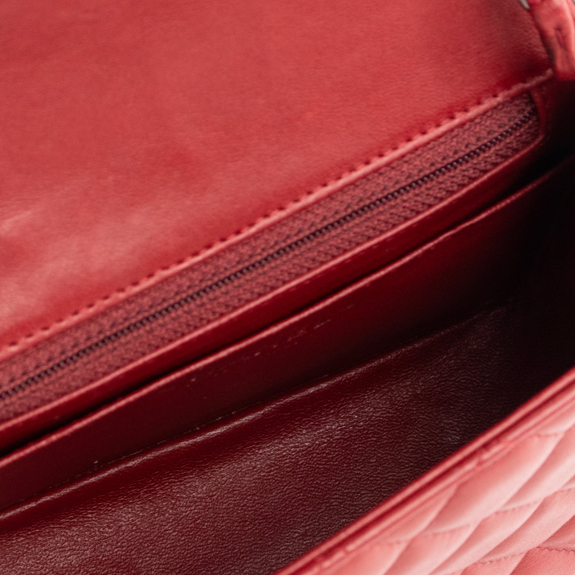 CHANEL - Sac à bandoulière Classique/Timeless Mini Square Chanel en cuir bordeaux