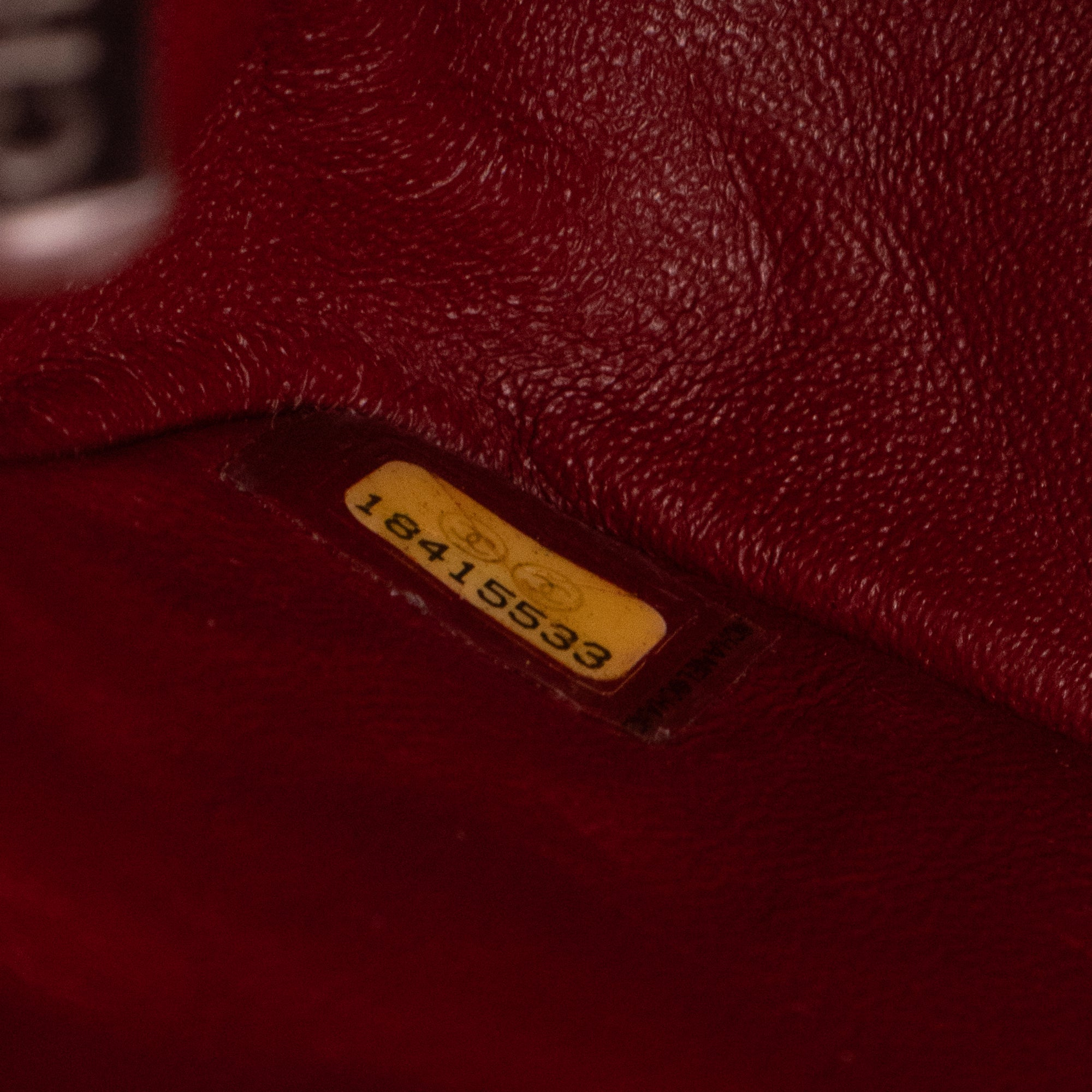 CHANEL - Sac à bandoulière Classique/Timeless Mini Square Chanel en cuir bordeaux