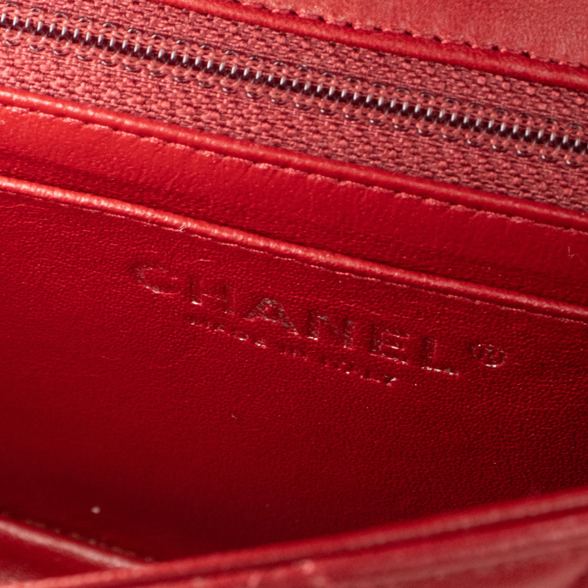 CHANEL - Sac à bandoulière Classique/Timeless Mini Square Chanel en cuir bordeaux