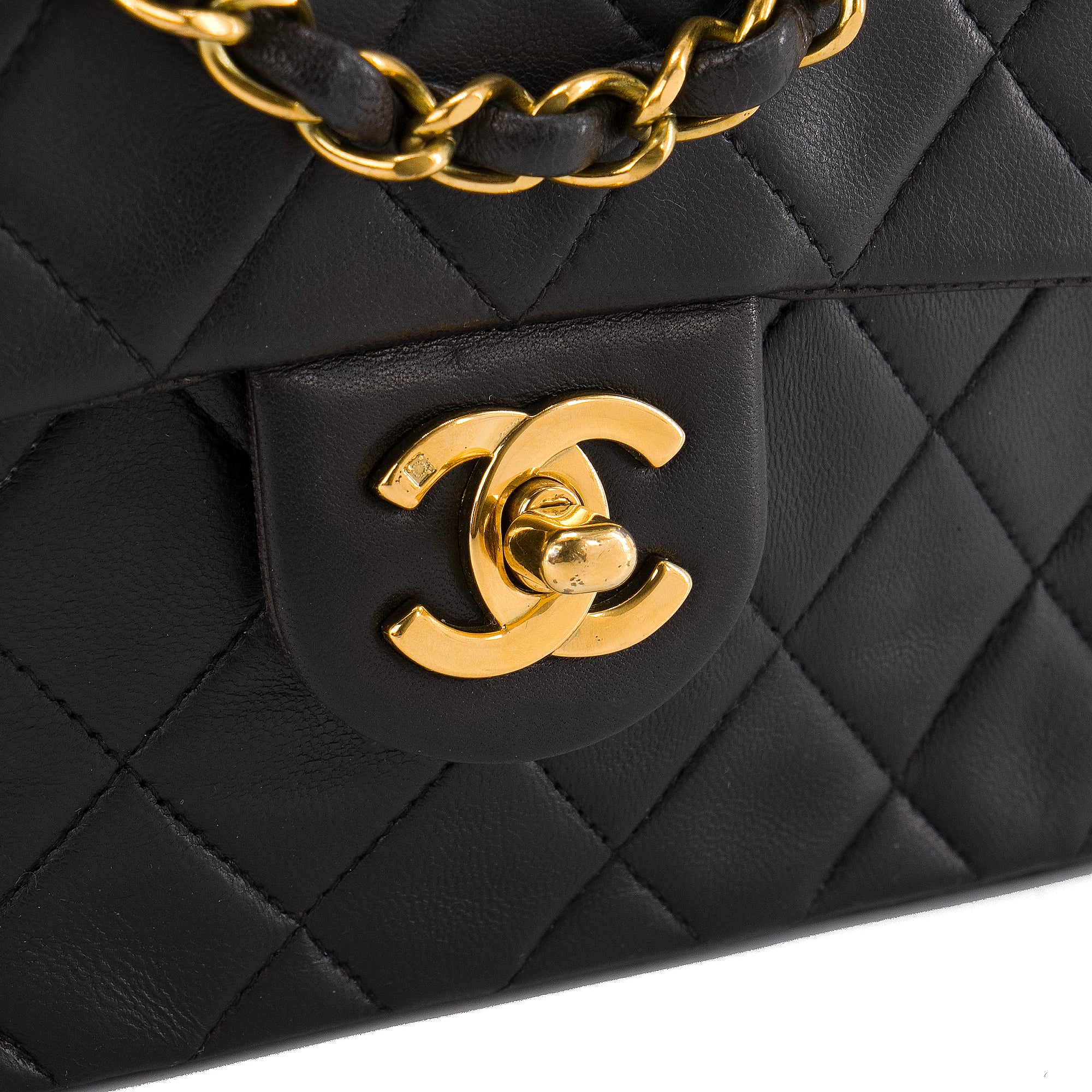 CHANEL - Sac à bandoulière Classique/Timeless Mini Square Chanel en cuir noir vintage