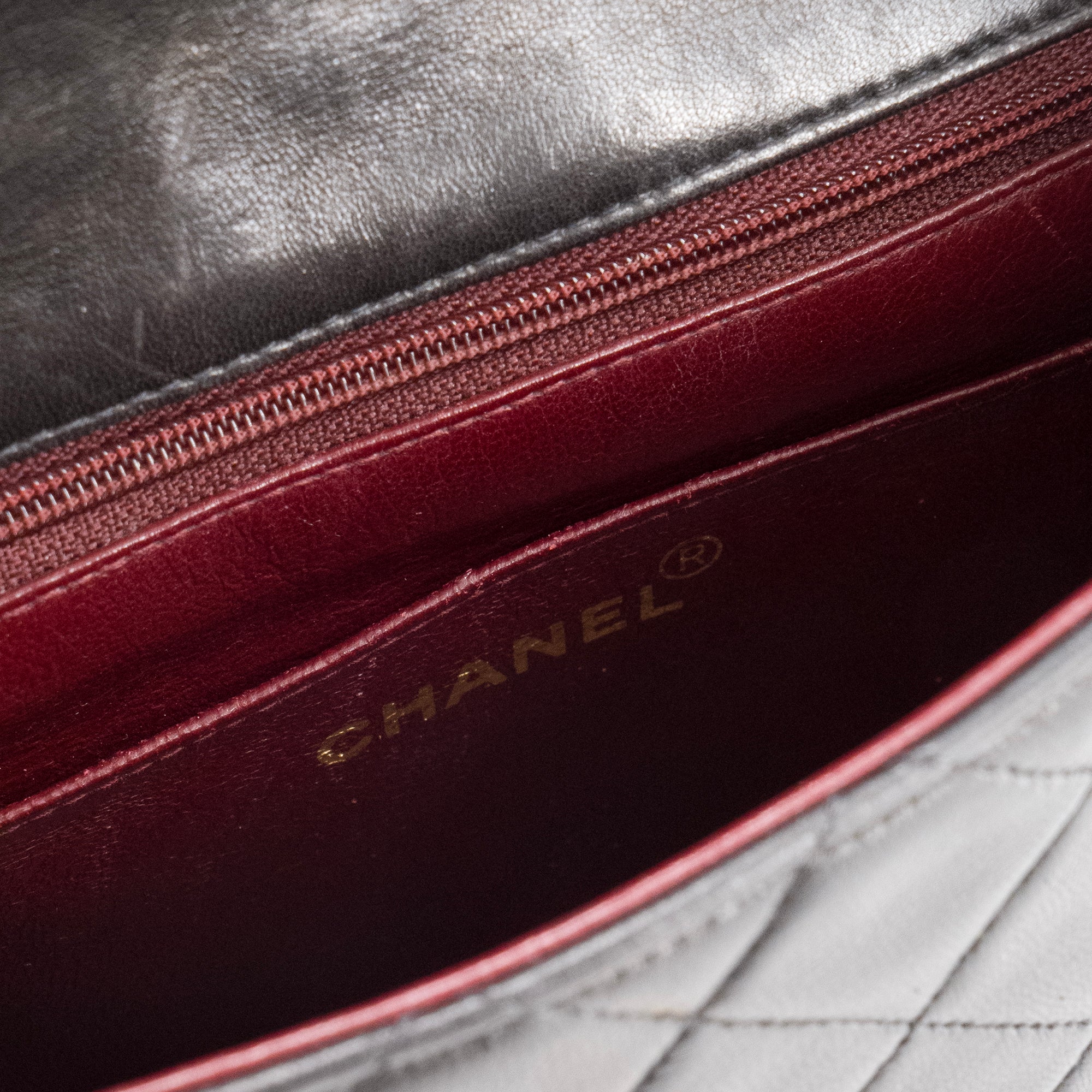 CHANEL - Sac à bandoulière Classique/Timeless Mini Square Chanel en cuir noir vintage