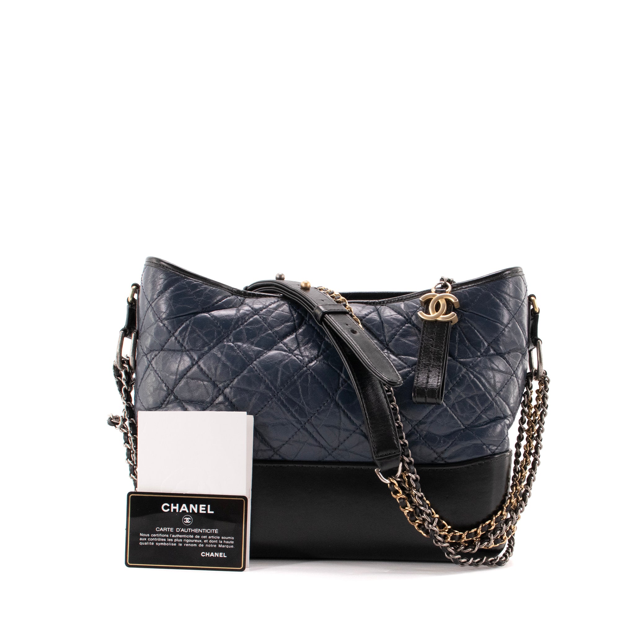 CHANEL - Sac à bandoulière Gabrielle medium Chanel en cuir froissé bleu marine et noir