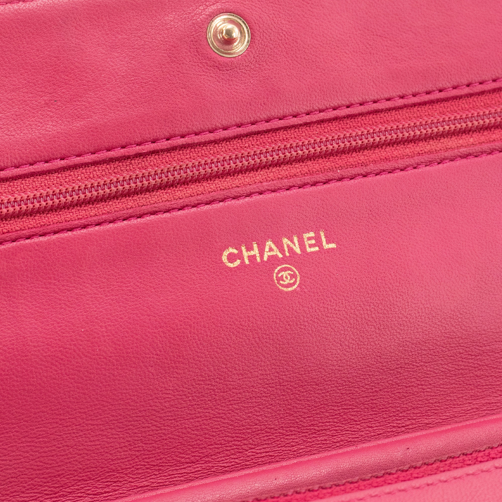 CHANEL - Sac à bandoulière Wallet On Chain Classique/Timeless Camélia Chanel en cuir rose