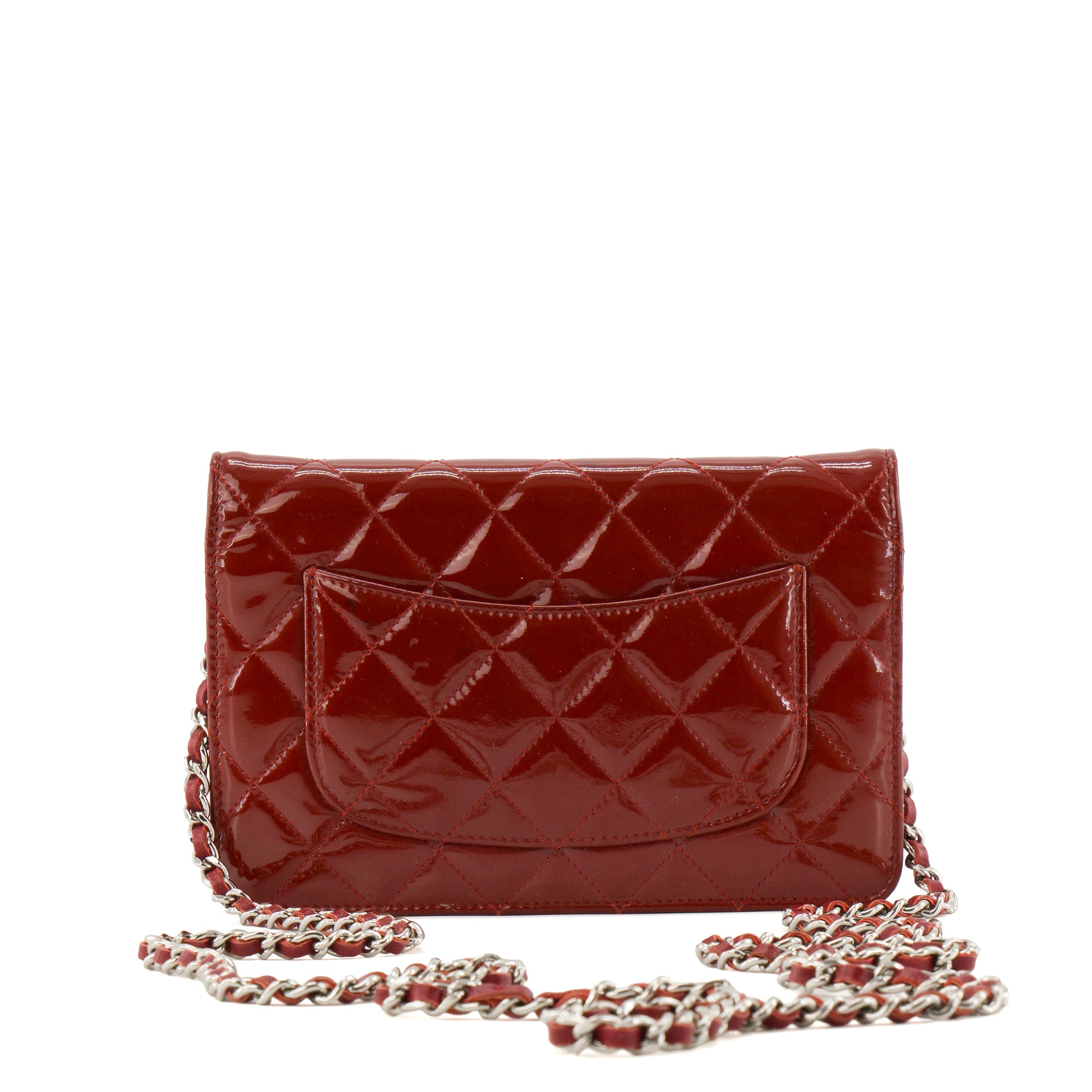 CHANEL - Sac à bandoulière Wallet On Chain Classique/Timeless Chanel en cuir verni bordeaux