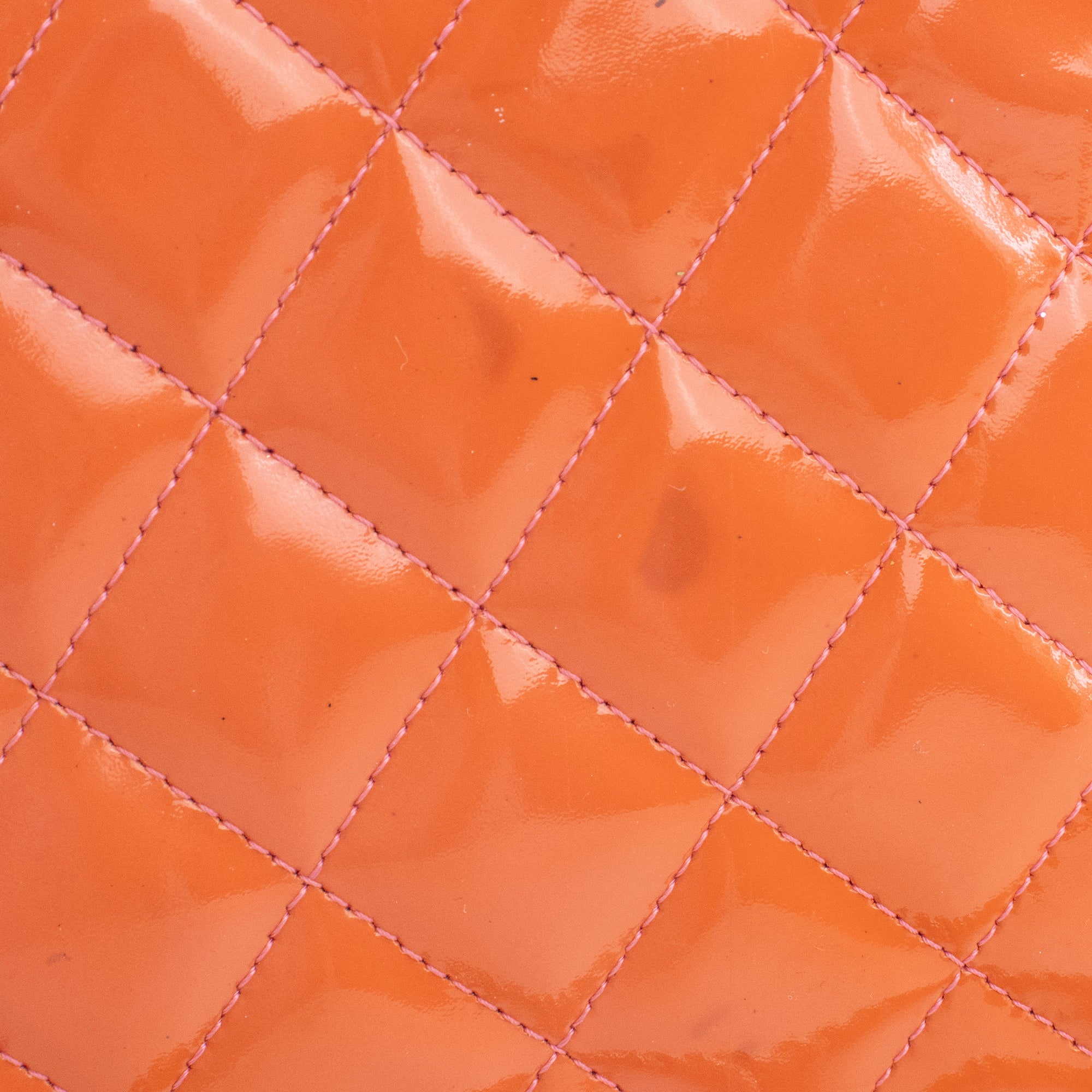 CHANEL - Sac à bandoulière Wallet On Chain Classique/Timeless Chanel en cuir verni orange