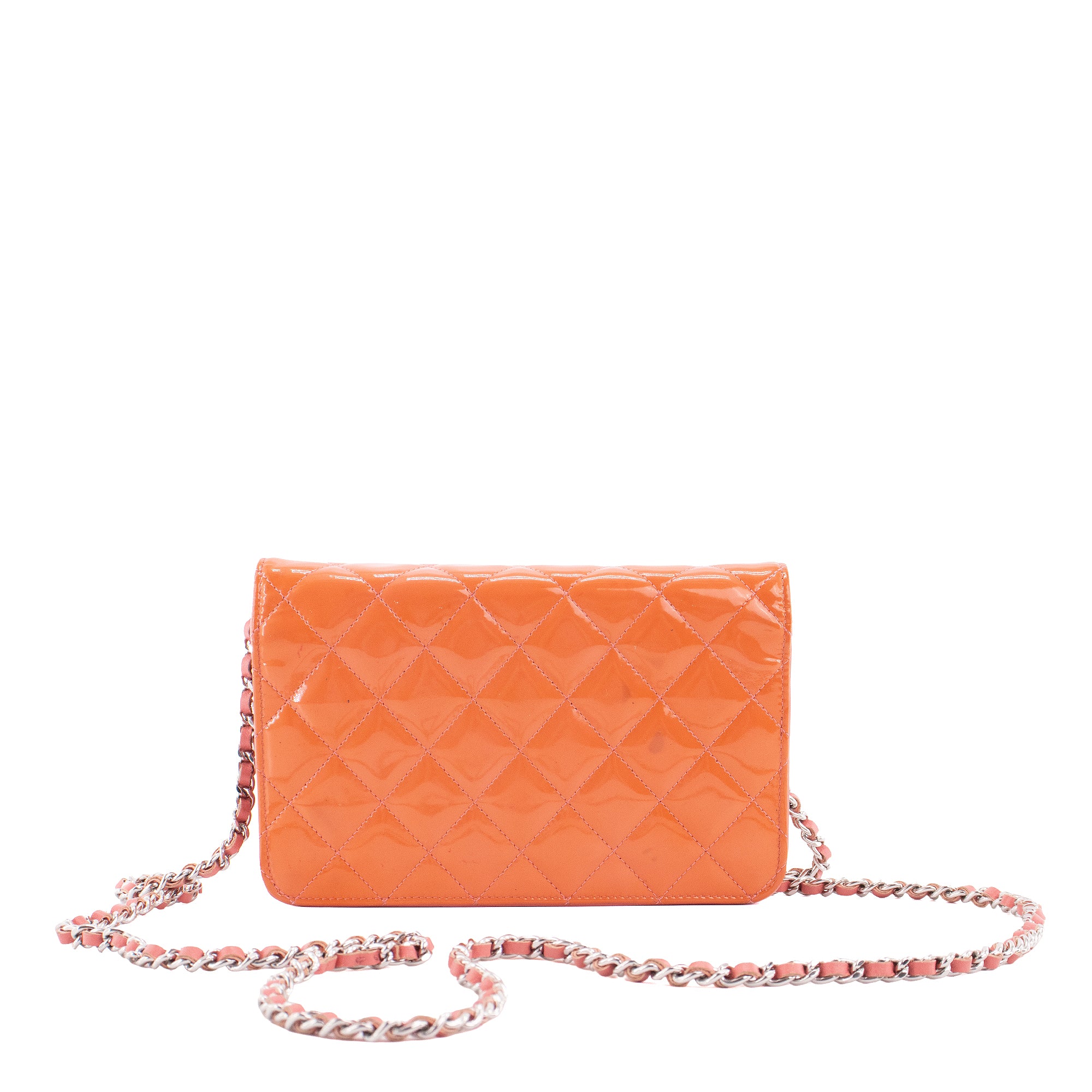 CHANEL - Sac à bandoulière Wallet On Chain Classique/Timeless Chanel en cuir verni orange