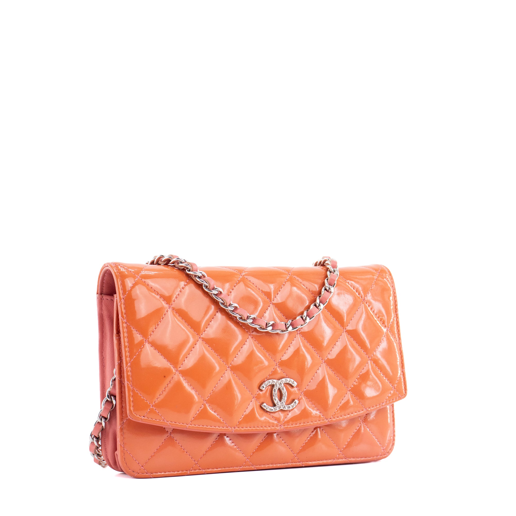 CHANEL - Sac à bandoulière Wallet On Chain Classique/Timeless Chanel en cuir verni orange