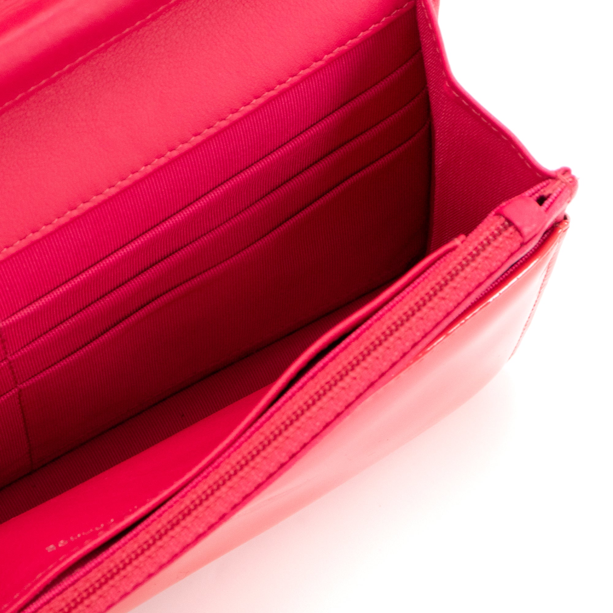 CHANEL - Sac à bandoulière Wallet On Chain édition limitée Chanel en cuir verni rose