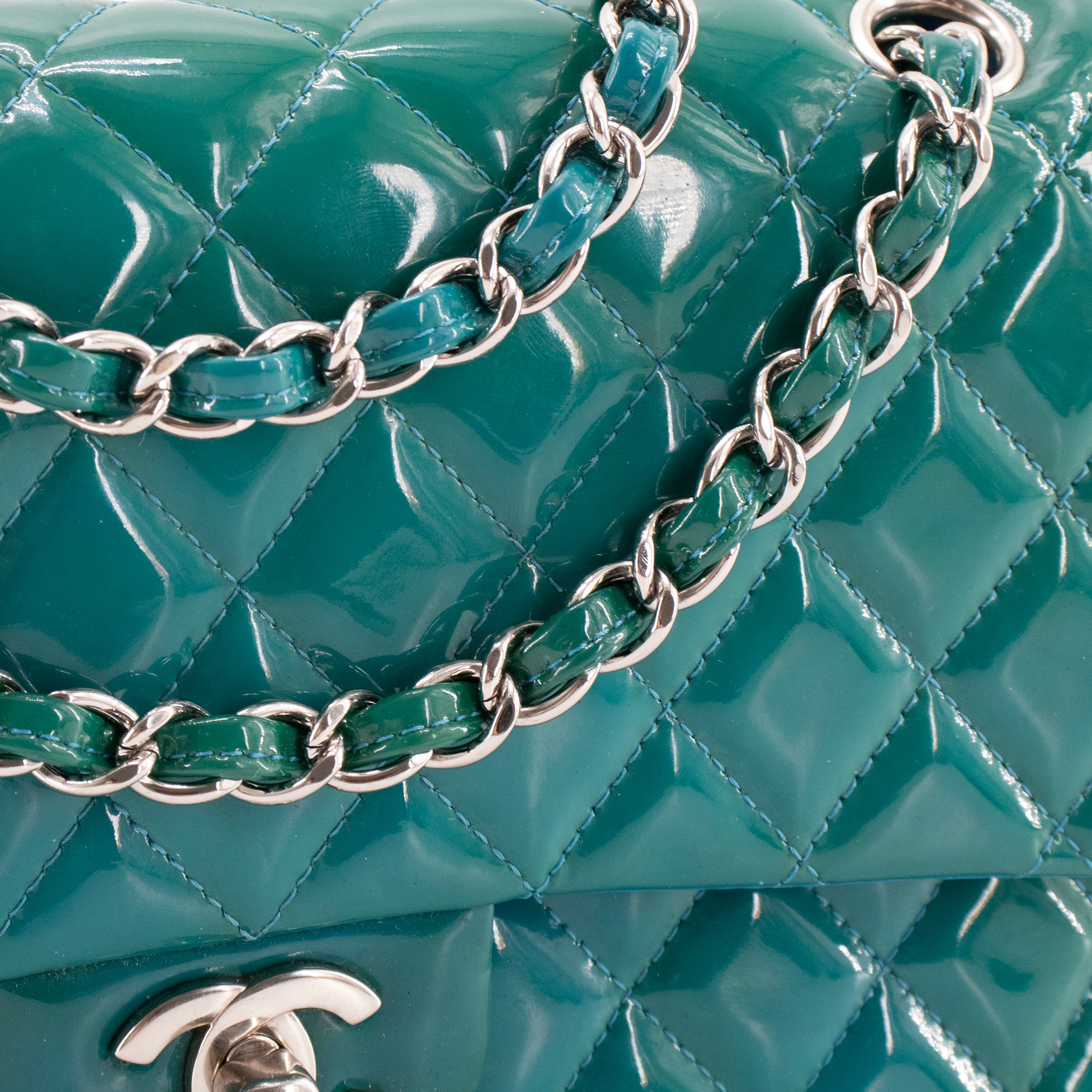 CHANEL - Sac à main Classique/Timeless 11.12 Chanel en cuir verni bleu vert