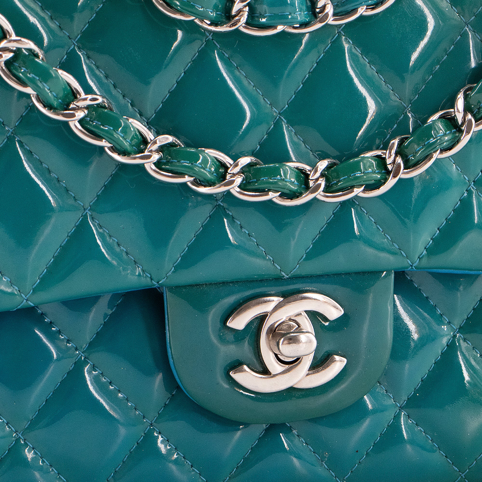 CHANEL - Sac à main Classique/Timeless 11.12 Chanel en cuir verni bleu vert