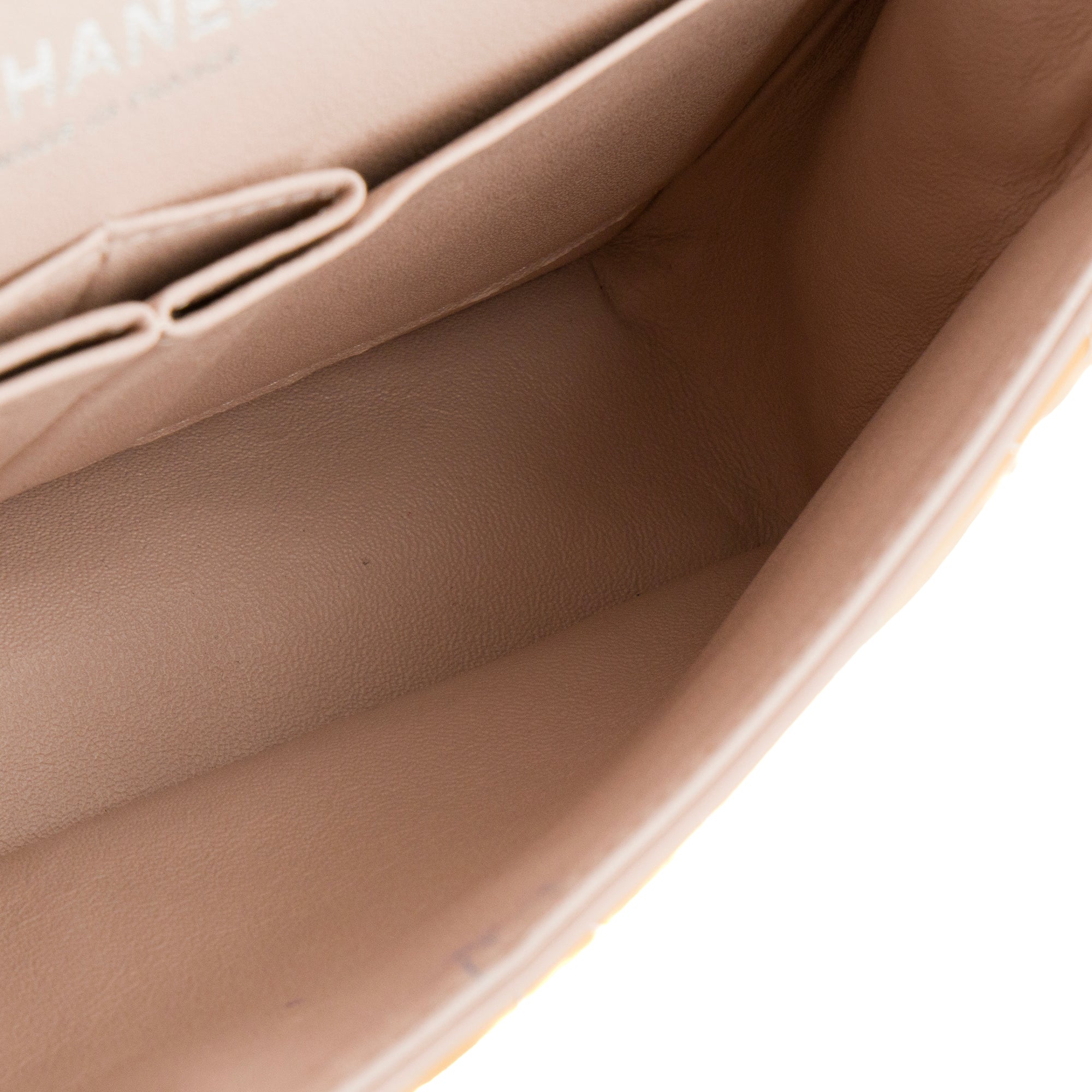 CHANEL - Sac à main Classique/Timeless 11.12 Chanel en cuir verni jaune