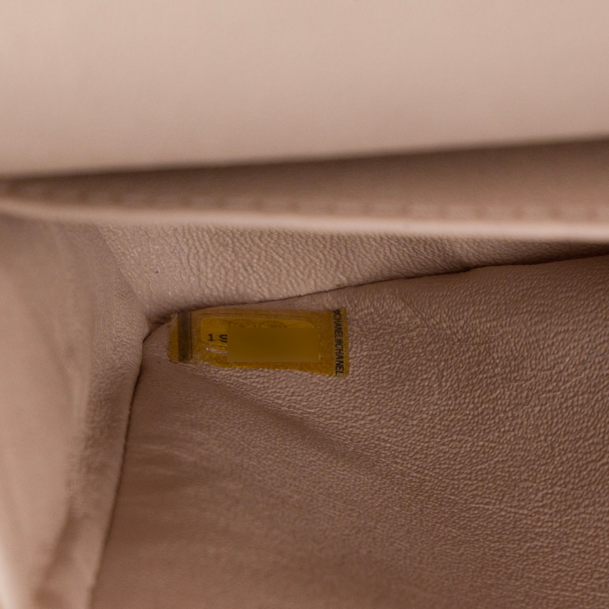 CHANEL - Sac à main Classique/Timeless 11.12 Chanel en cuir verni jaune