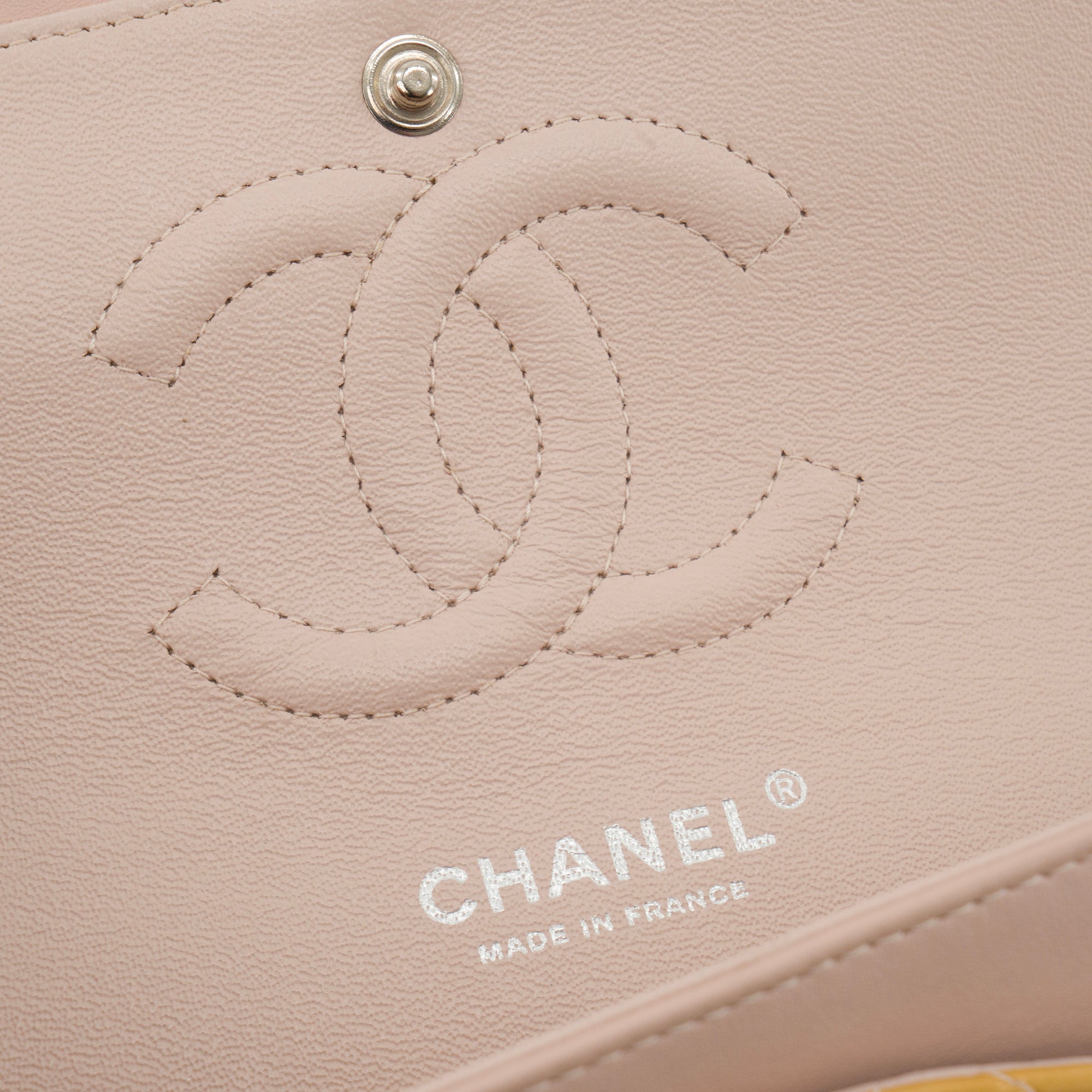 CHANEL - Sac à main Classique/Timeless 11.12 Chanel en cuir verni jaune