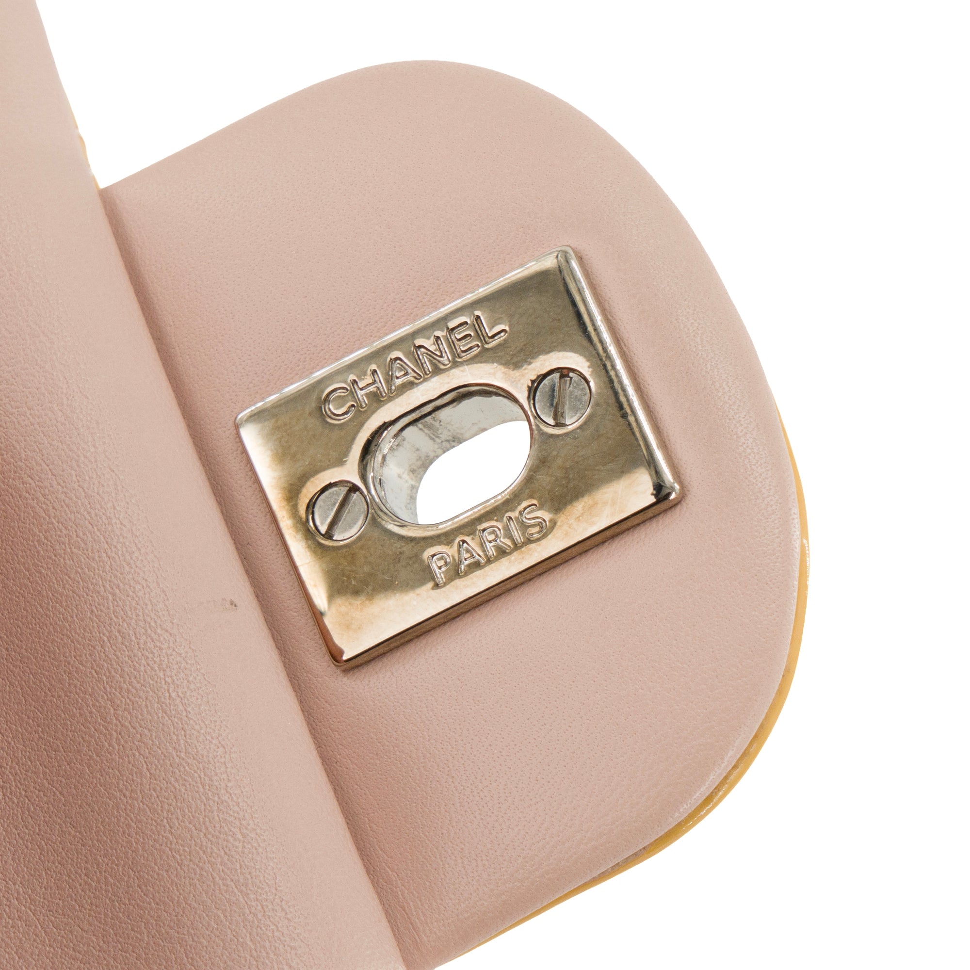 CHANEL - Sac à main Classique/Timeless 11.12 Chanel en cuir verni jaune