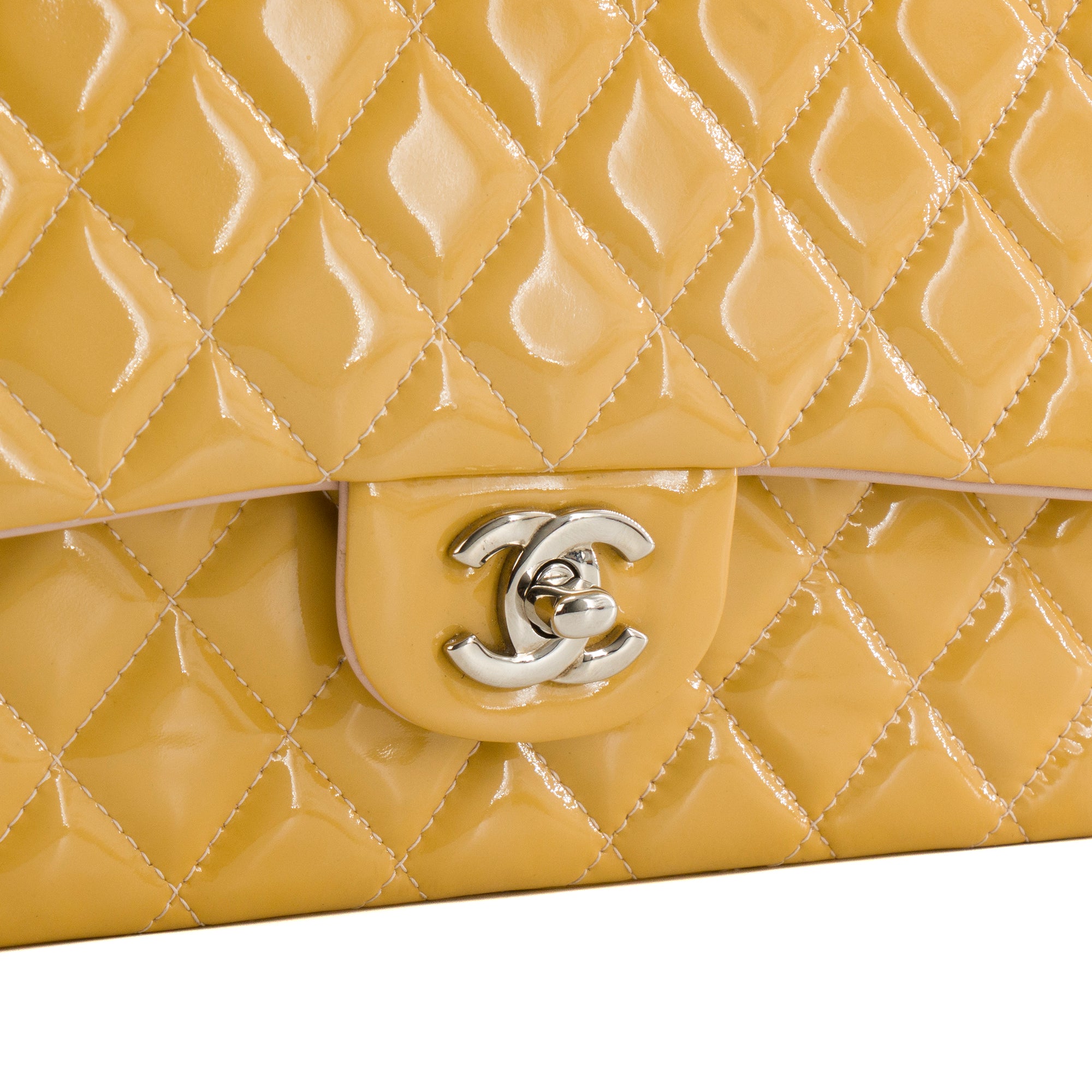 CHANEL - Sac à main Classique/Timeless 11.12 Chanel en cuir verni jaune