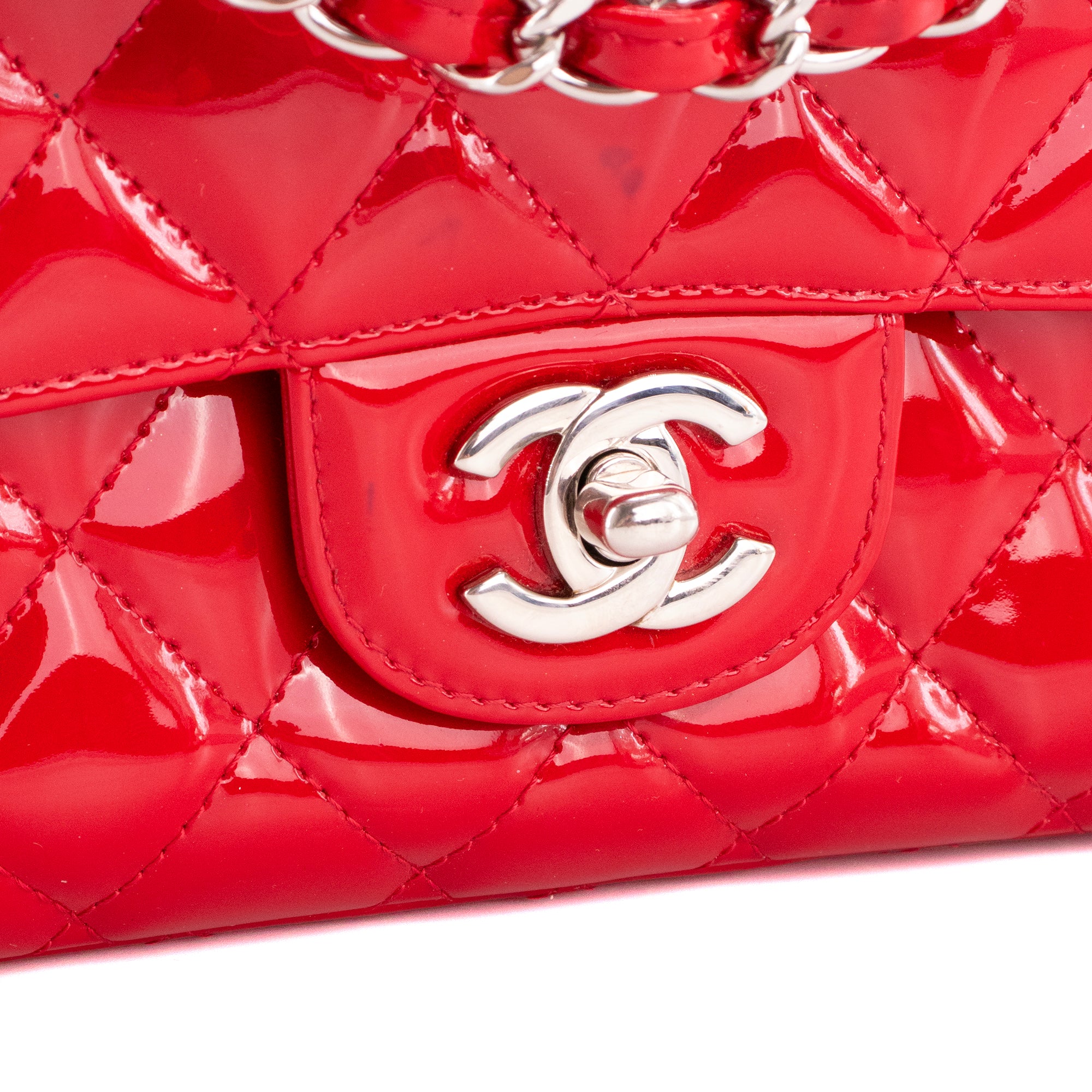 CHANEL - Sac à main Classique/Timeless 11.12 Chanel en cuir verni rouge