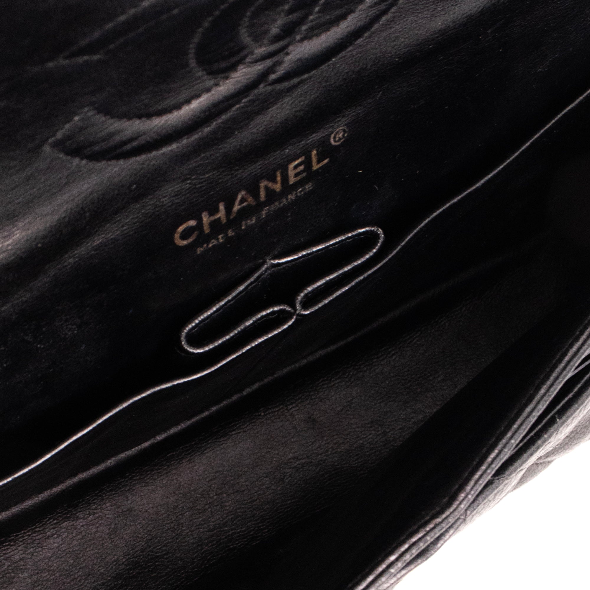 CHANEL - Sac à main Classique/Timeless Chanel en cuir caviar noir vintage
