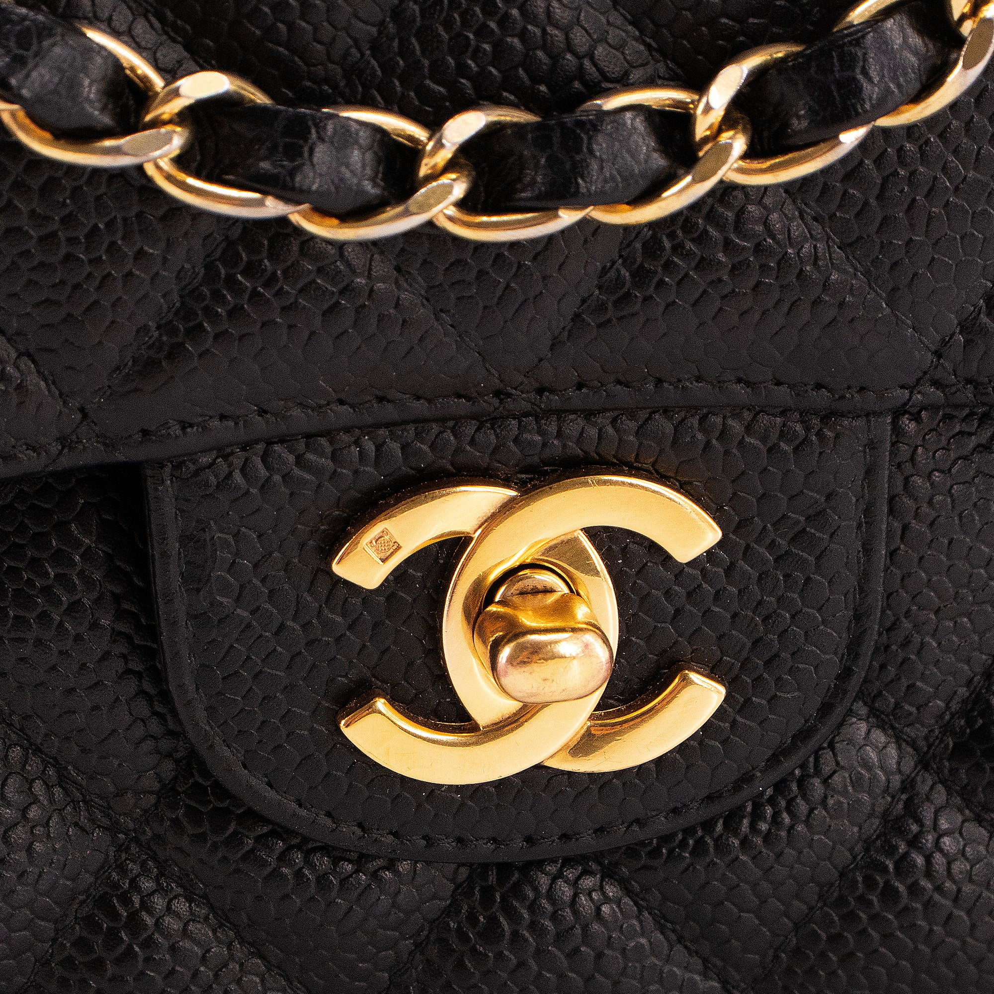 CHANEL - Sac à main Classique/Timeless Chanel en cuir caviar noir vintage