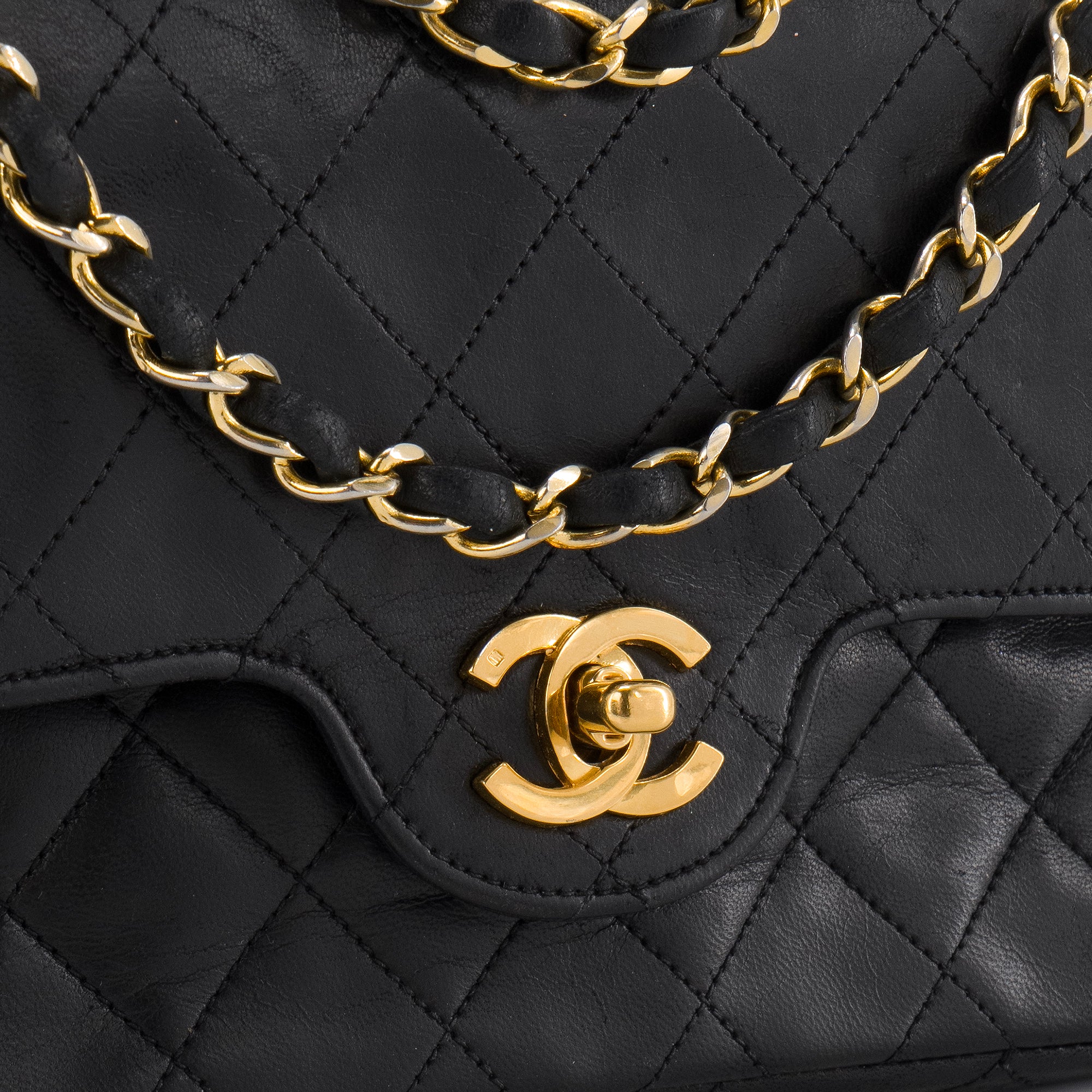CHANEL - Sac à main Classique/Timeless Chanel en cuir noir vintage