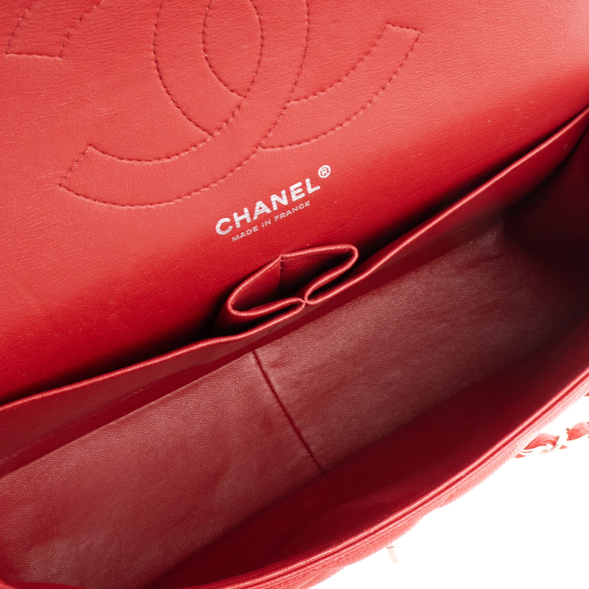 CHANEL - Sac à bandoulière Classique/Timeless Jumbo Chanel en cuir caviar rouge