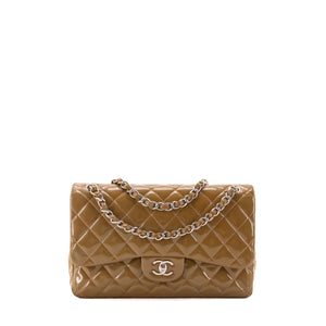 CHANEL - Sac à main Classique/Timeless Jumbo Chanel en cuir verni kaki