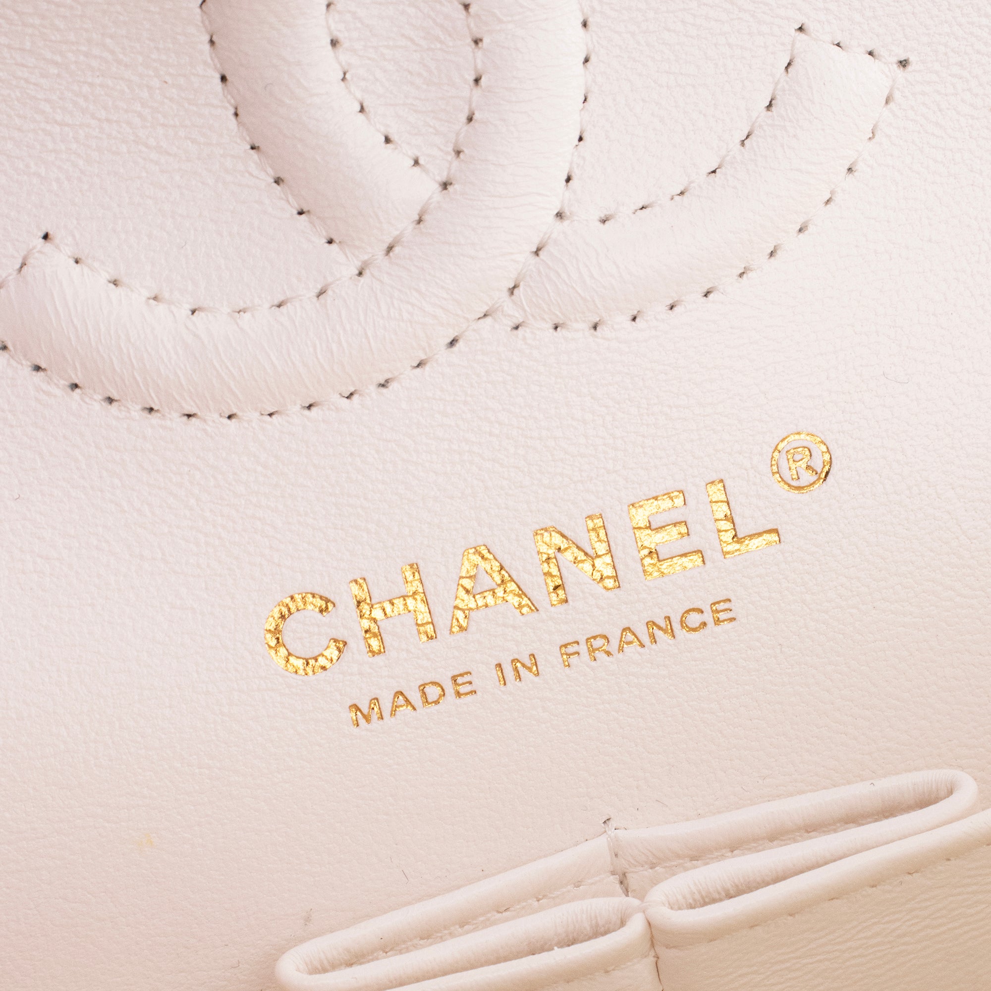 CHANEL - Sac à main Classique/Timeless small Chanel en cuir caviar blanc