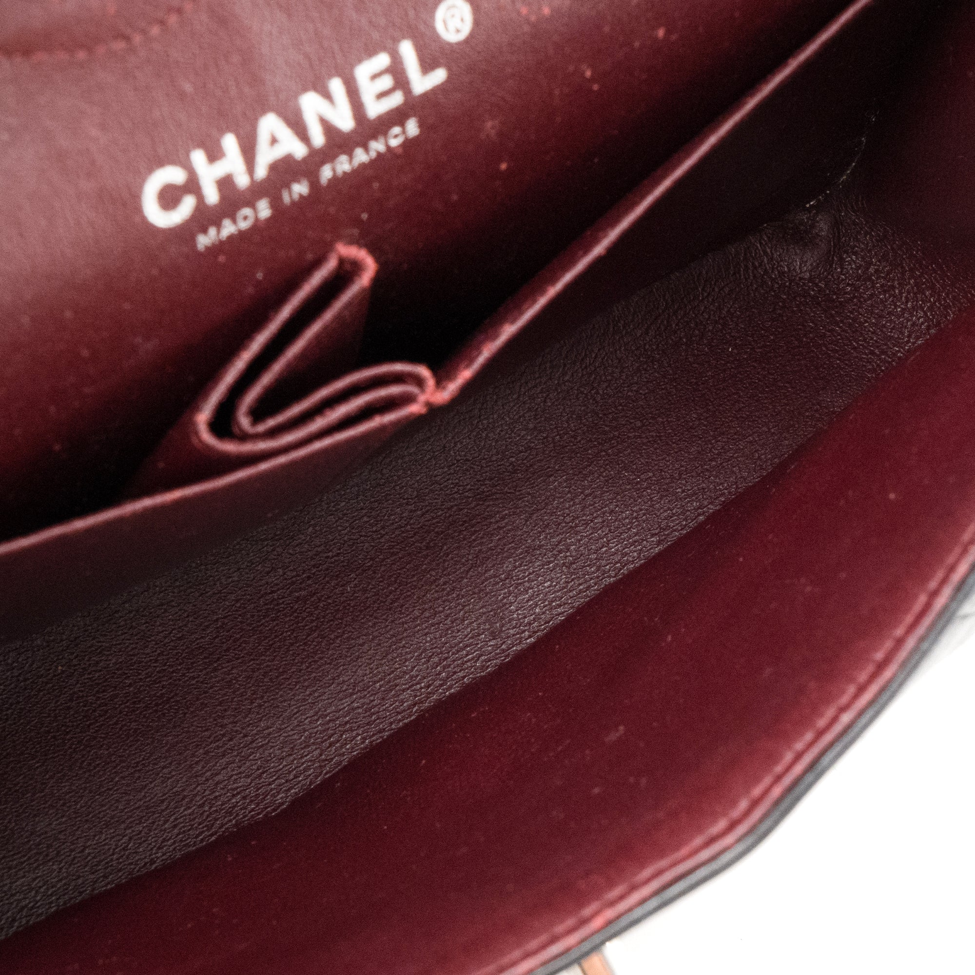 CHANEL - Sac à main Classique/Timeless small Chanel en cuir lisse noir