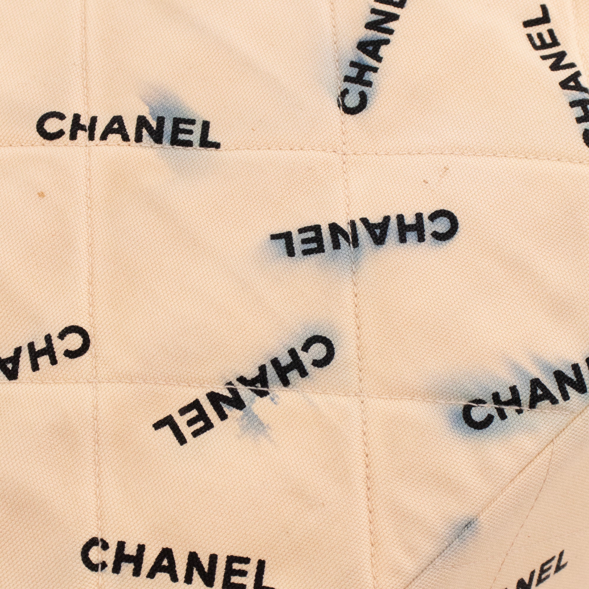 CHANEL - Sac cabas Chanel en toile beige