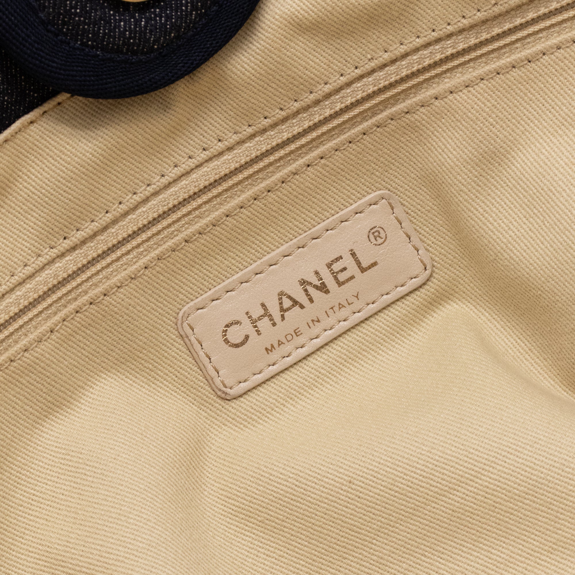 CHANEL - Sac cabas Deauville Chanel en toile bleu marine