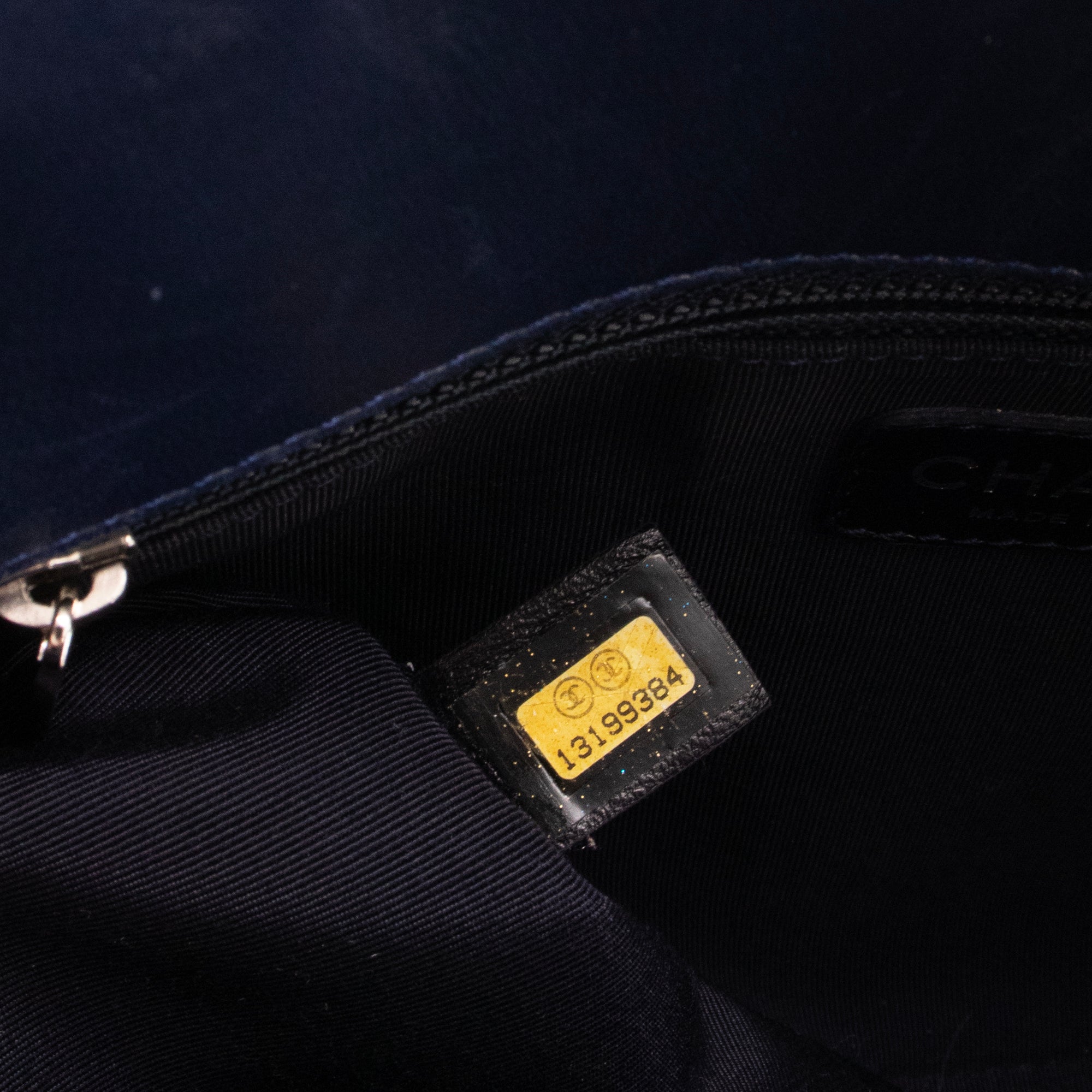 CHANEL - Sac cabas Lipstick CC Chanel en cuir verni bleu marine
