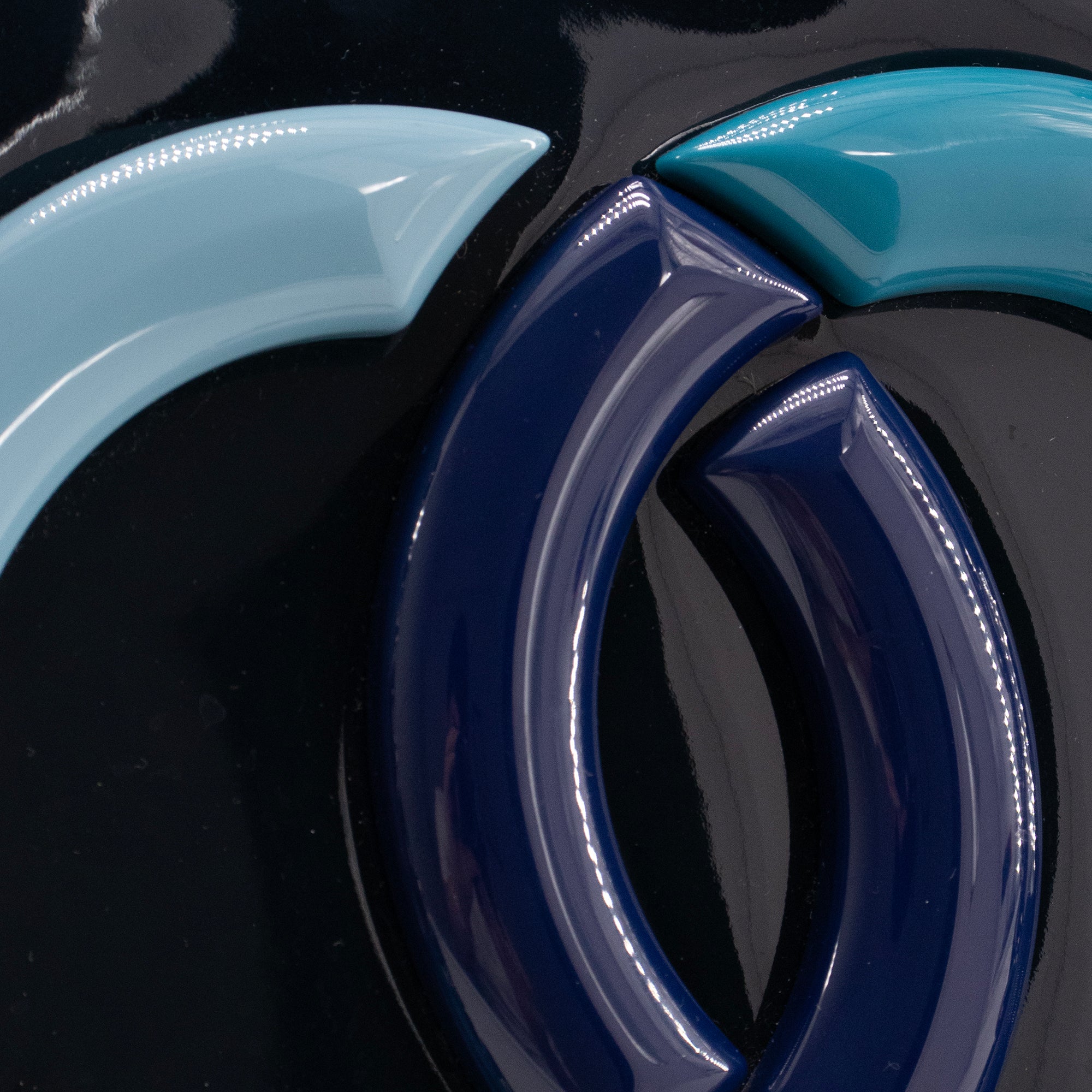 CHANEL - Sac cabas Lipstick CC Chanel en cuir verni bleu marine