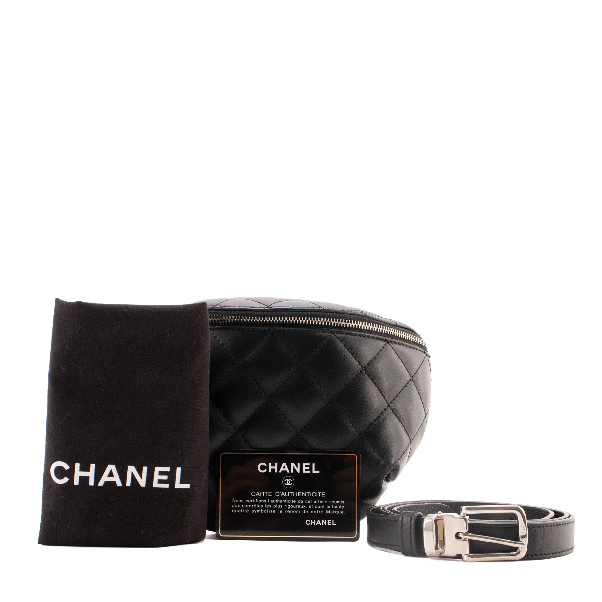 CHANEL - Sac ceinture Chanel en cuir lisse noir