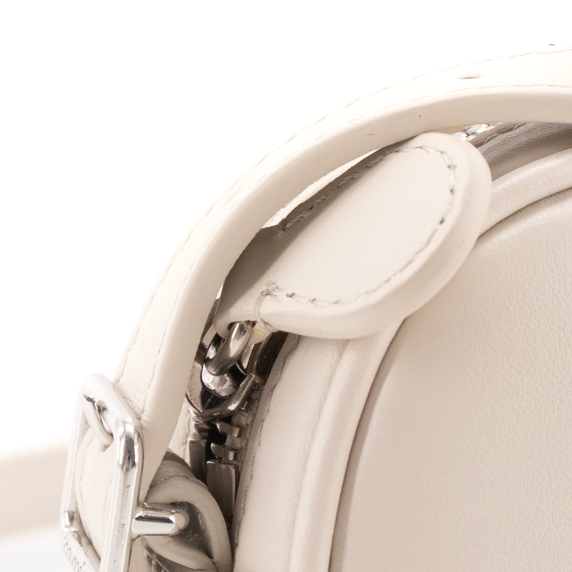 COURRÈGES - Sac à épaule Réédition Courrèges en cuir lisse beige