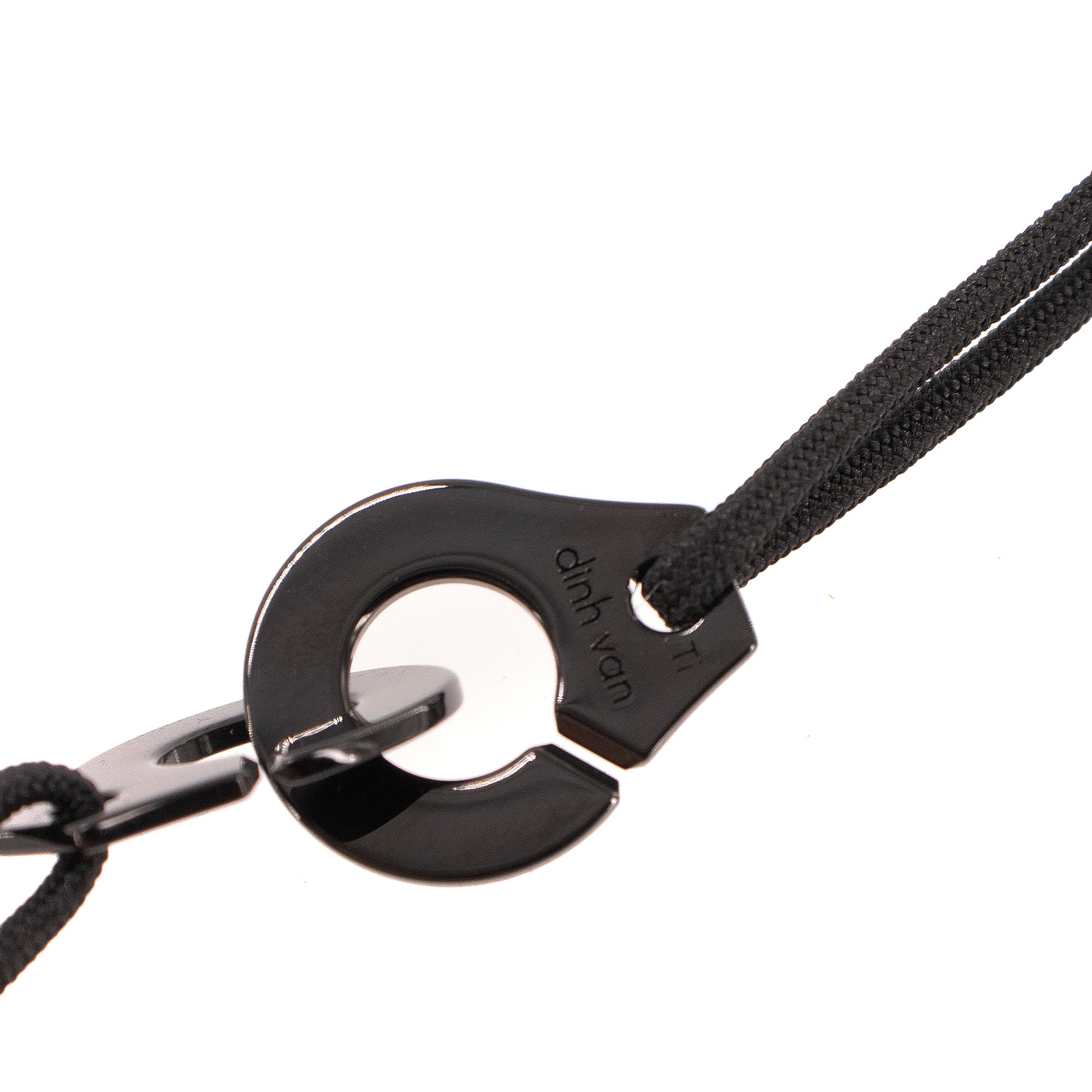 DINH VAN - Collier Menottes Dinh Van sur cordon full black