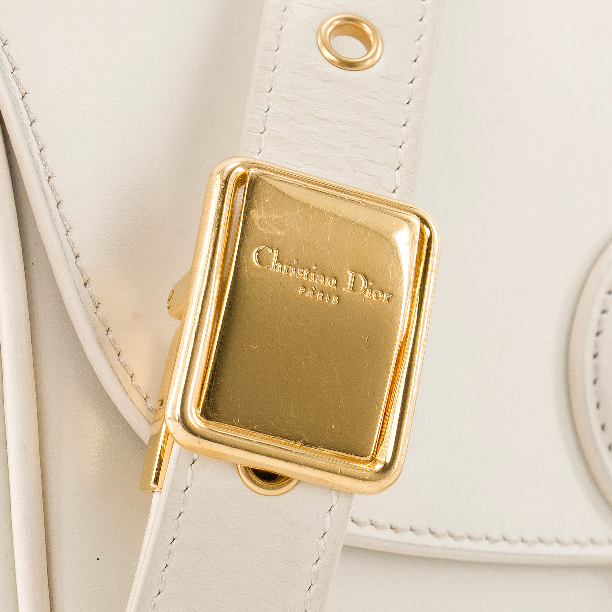DIOR - Sac à bandoulière Bobby Dior en cuir lisse blanc