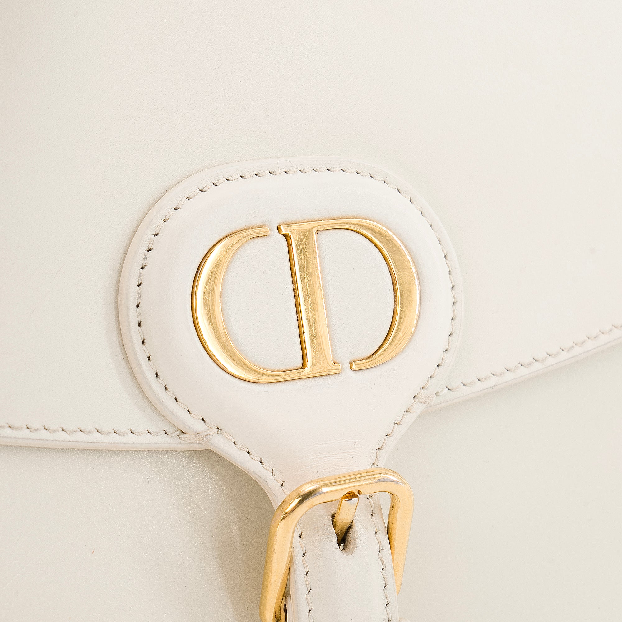 DIOR - Sac à bandoulière Bobby Dior en cuir lisse blanc