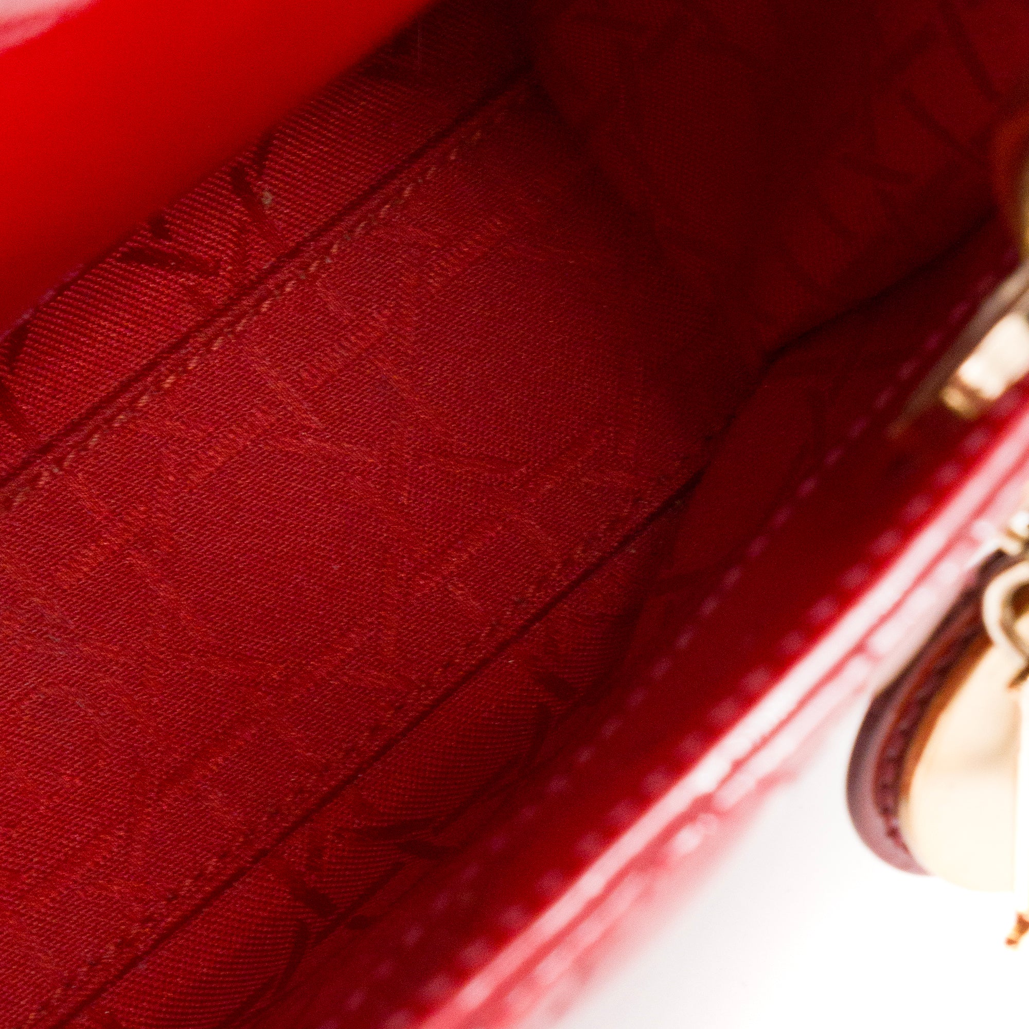 DIOR - Sac à bandoulière Lady Dior small Dior en cuir verni bordeaux