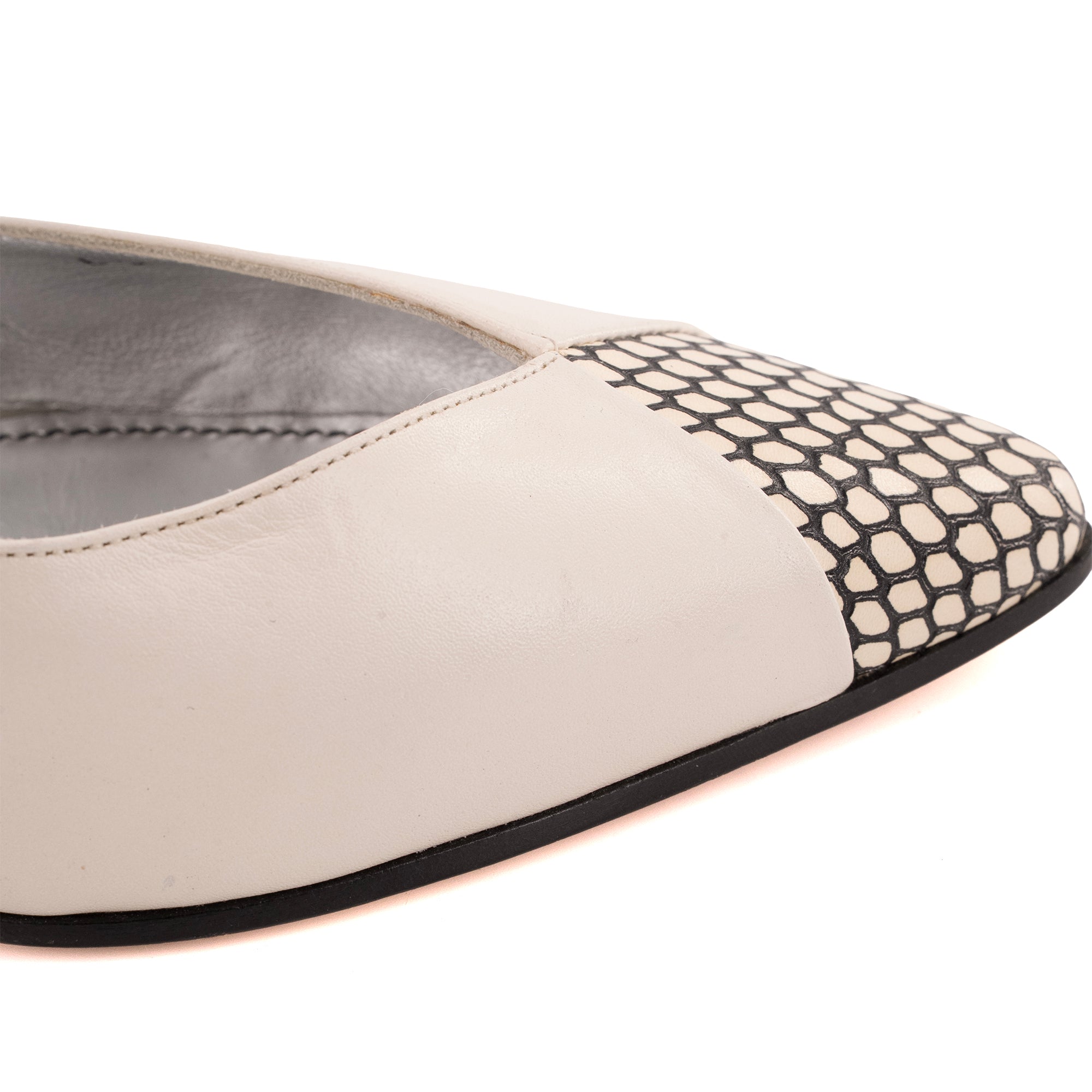 GIVENCHY - Escarpins Givenchy en cuir blanc effet python (T38.5)